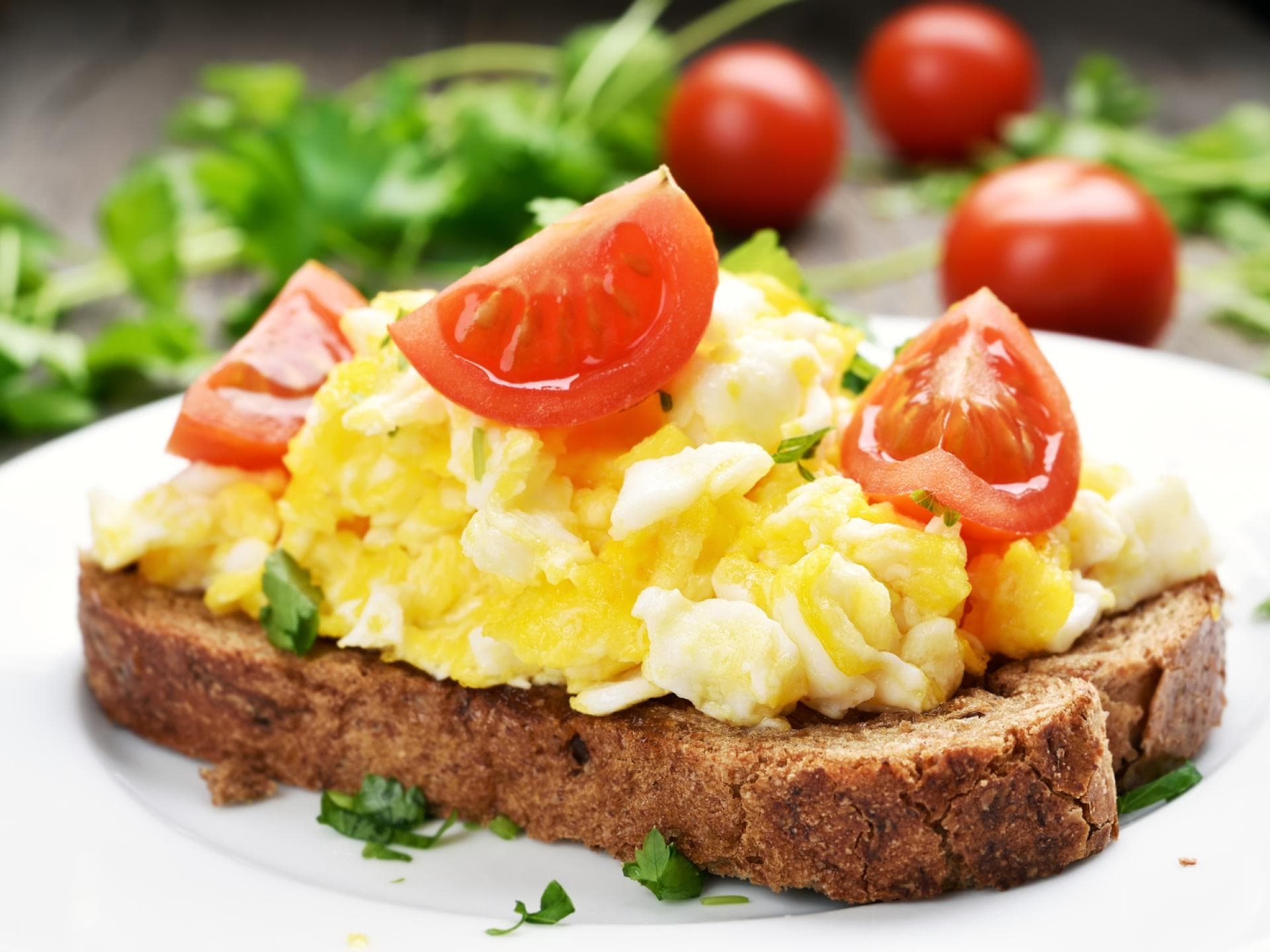 Rührei auf Brot