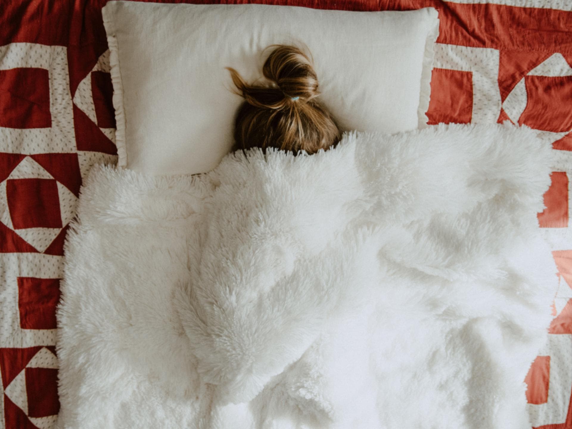 Frau krank im Bett