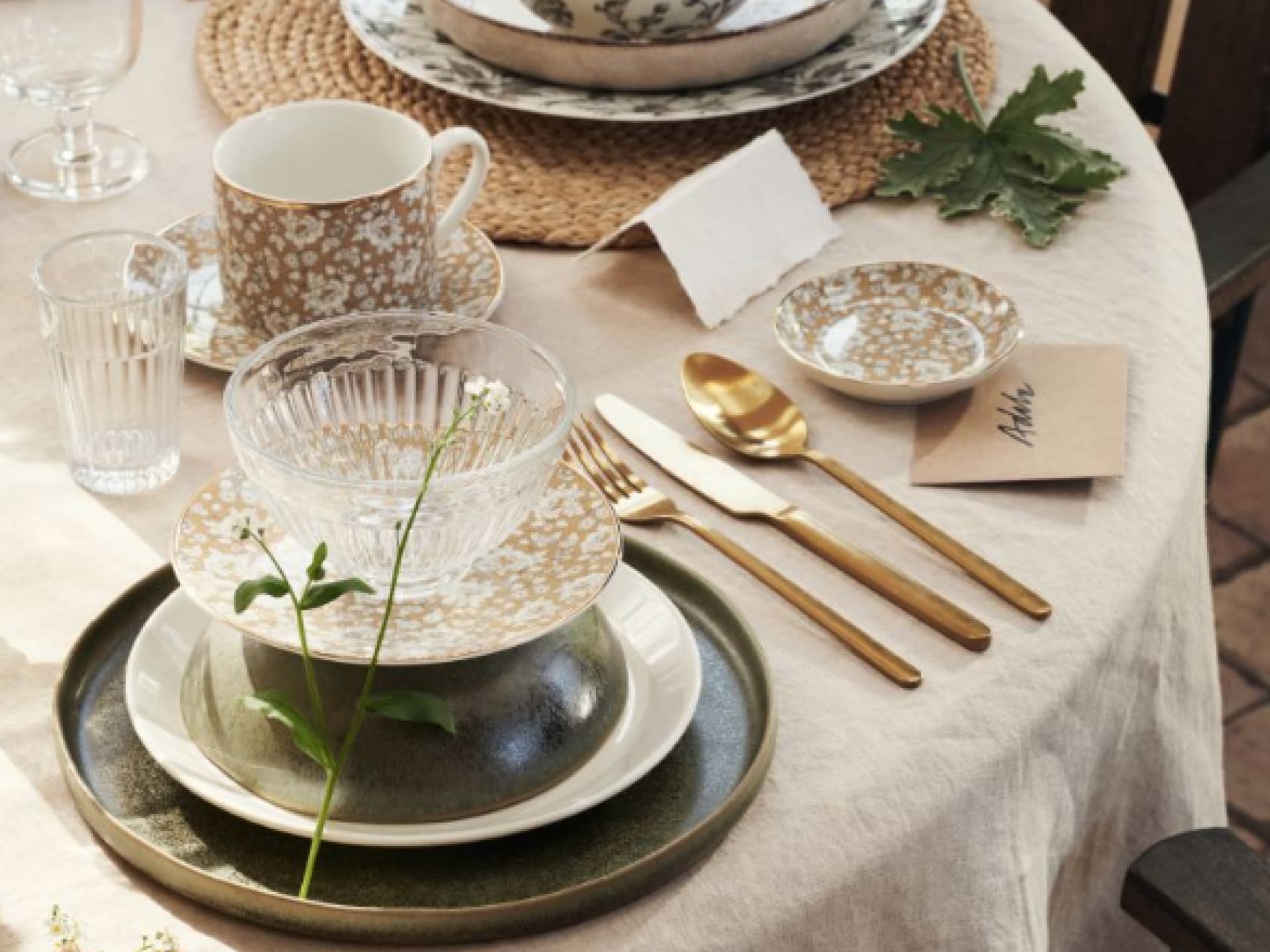 Stimmungsvoll eingedeckter Tisch H&M Home