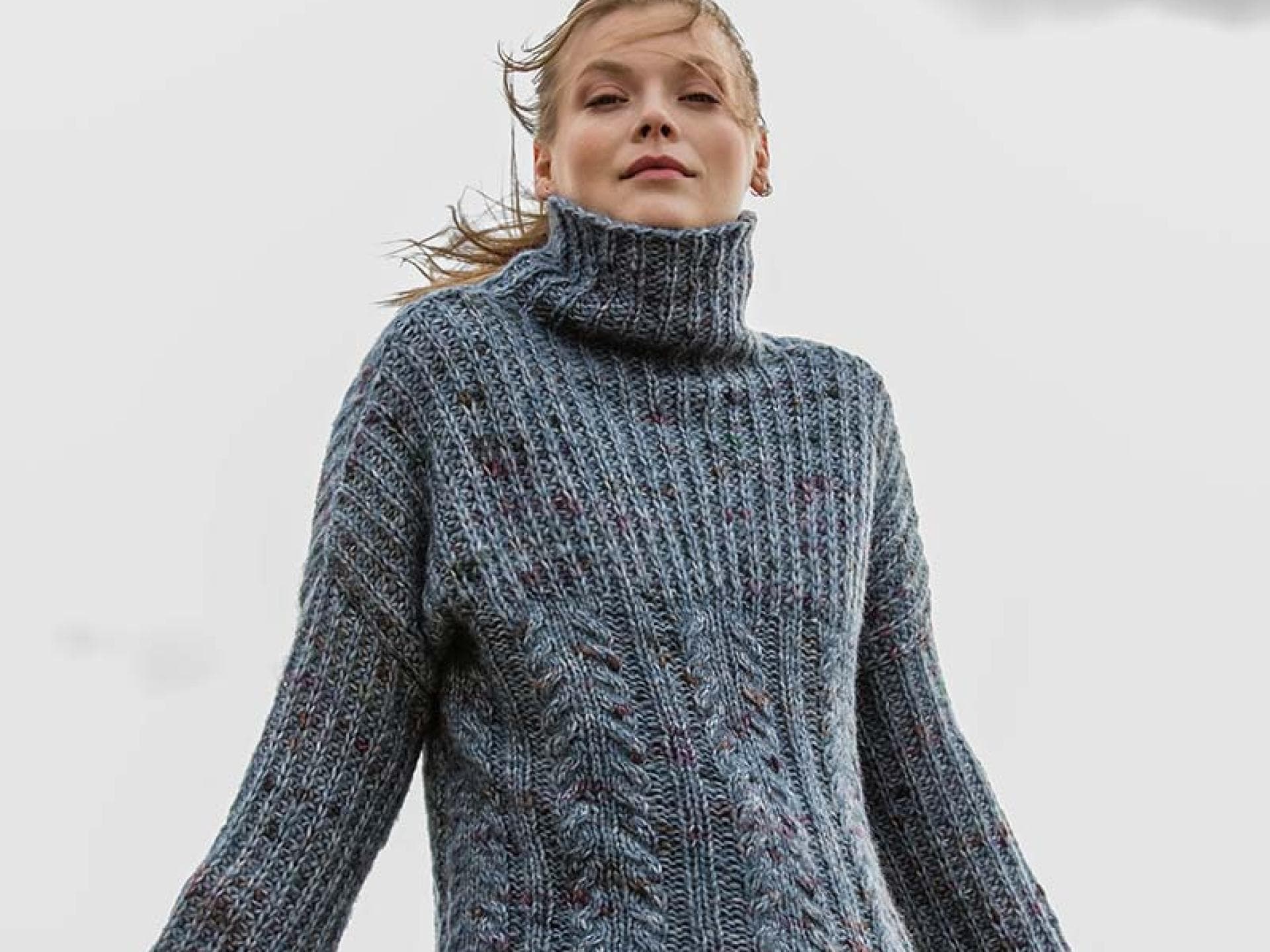 Strickpullover mit Rollkragen und überlangen Ärmeln