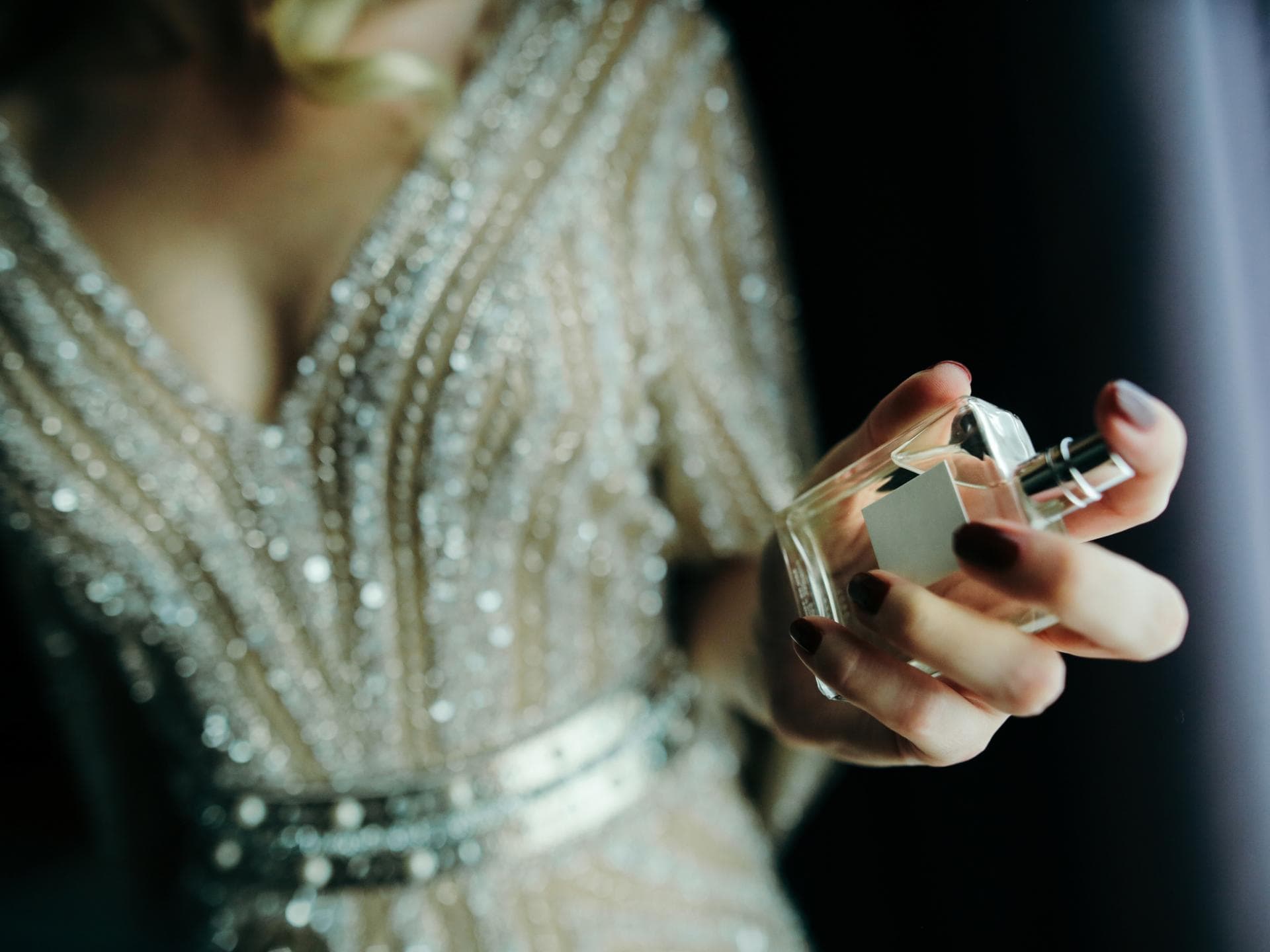 Frau mit Parfum