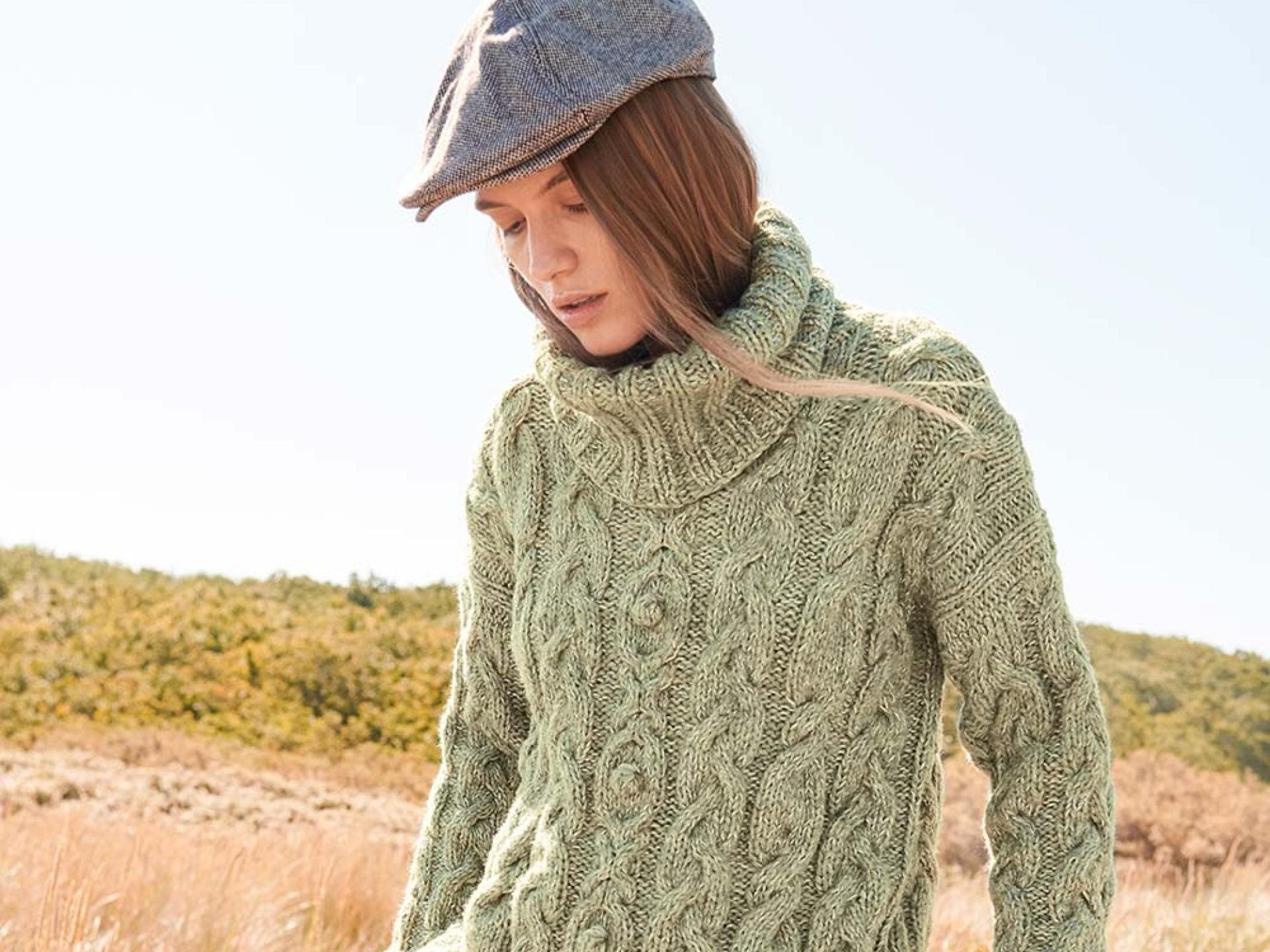 Gestrickter Zopfpullover mit Rollkragen