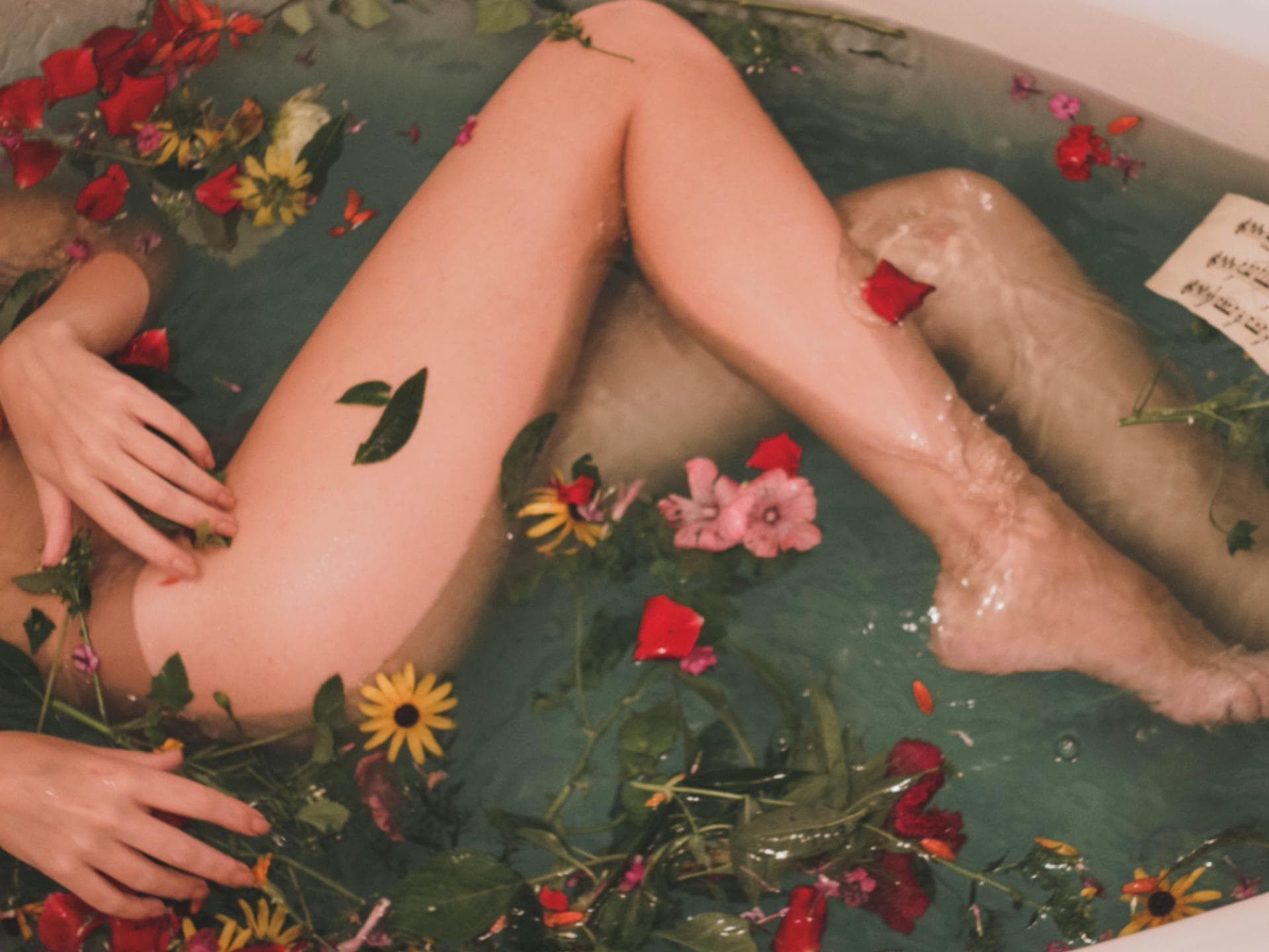 Frau badet