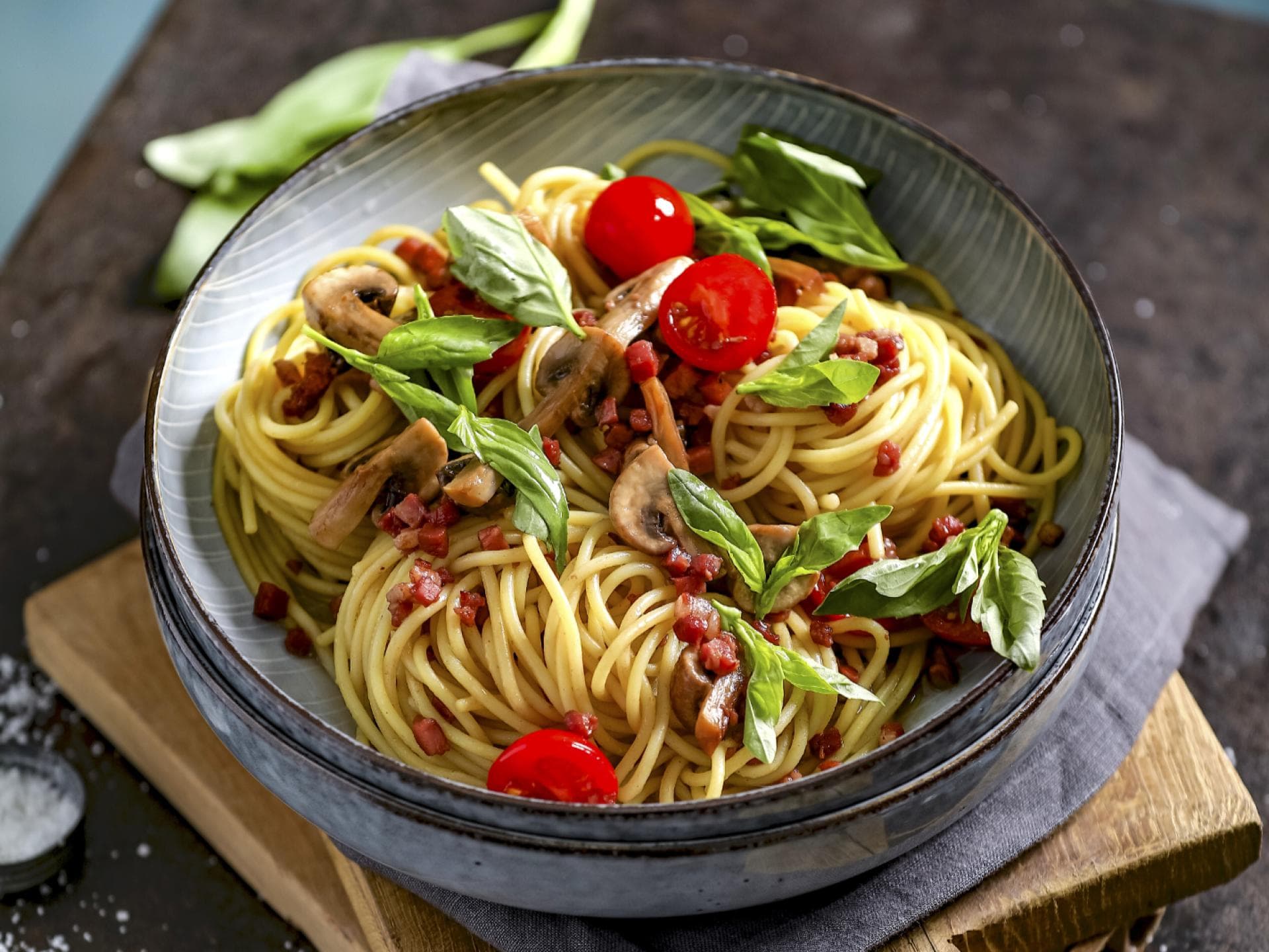 Spaghetti mit Speck, Champignons und Kirschtomaten Spaghetti mit Speck, Champignons und Kirschtomaten