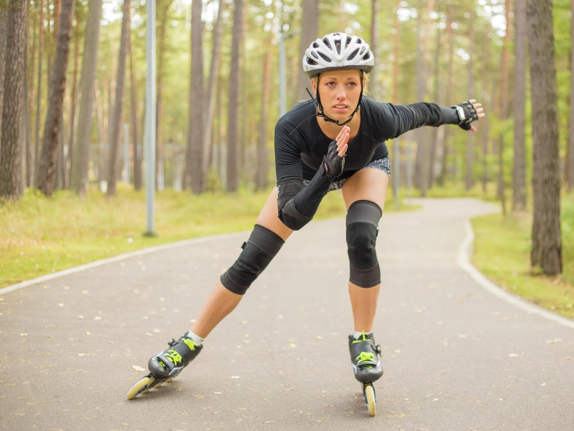 Frau beim Inlineskating
