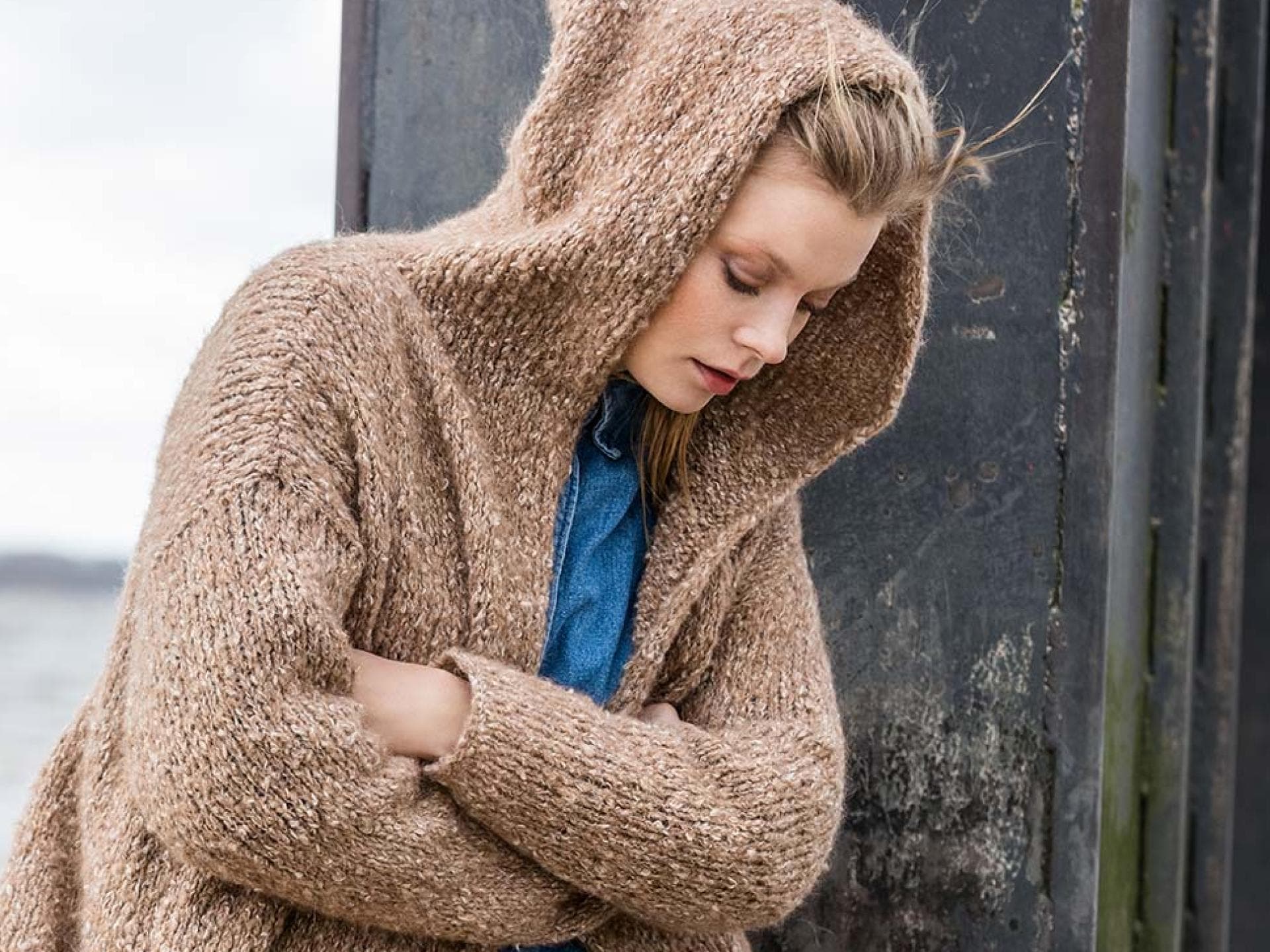 Strickjacke mit Kapuze
