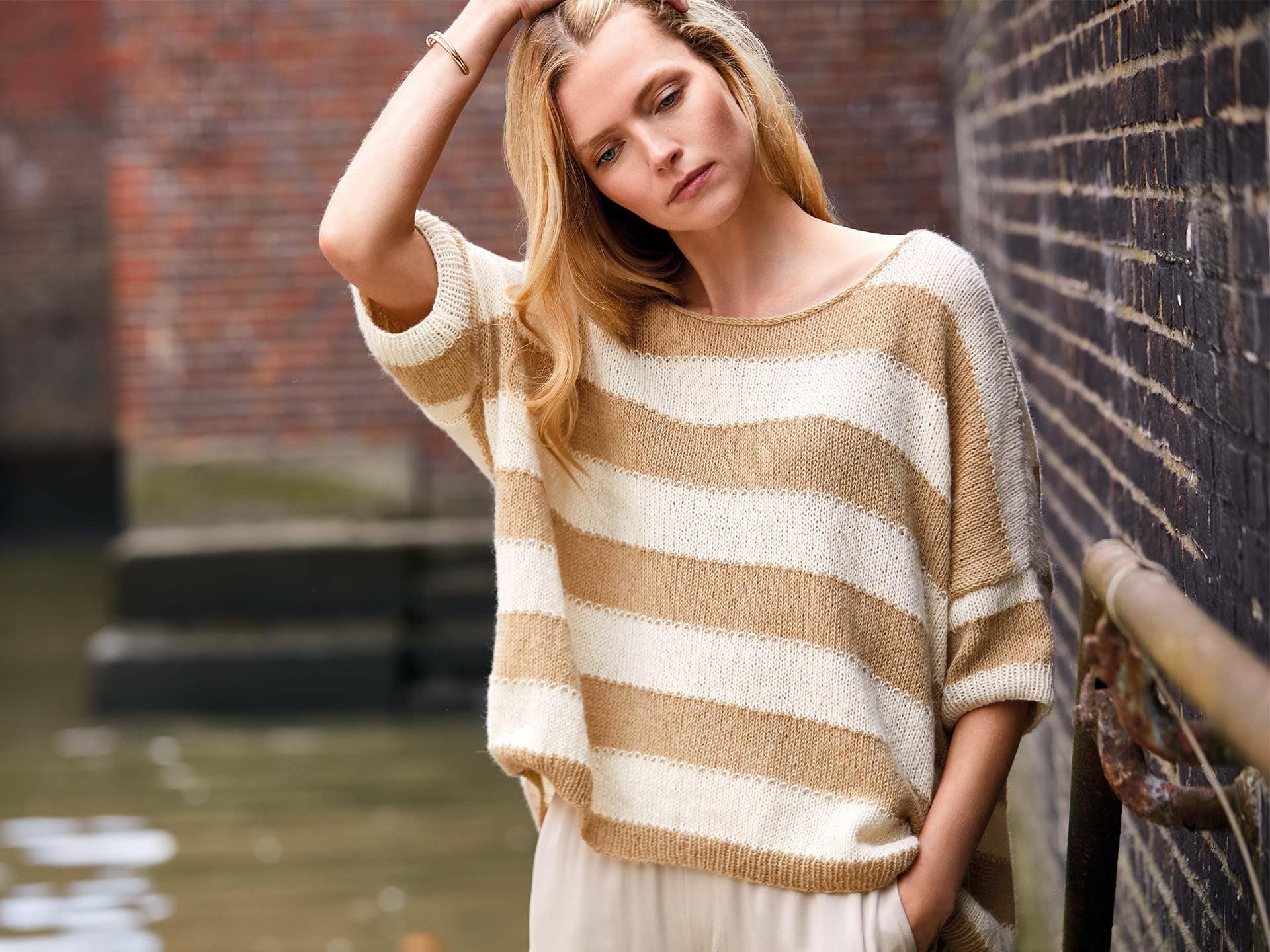 Kastenpullover in Milchkaffee-Tönen Strickanleitung