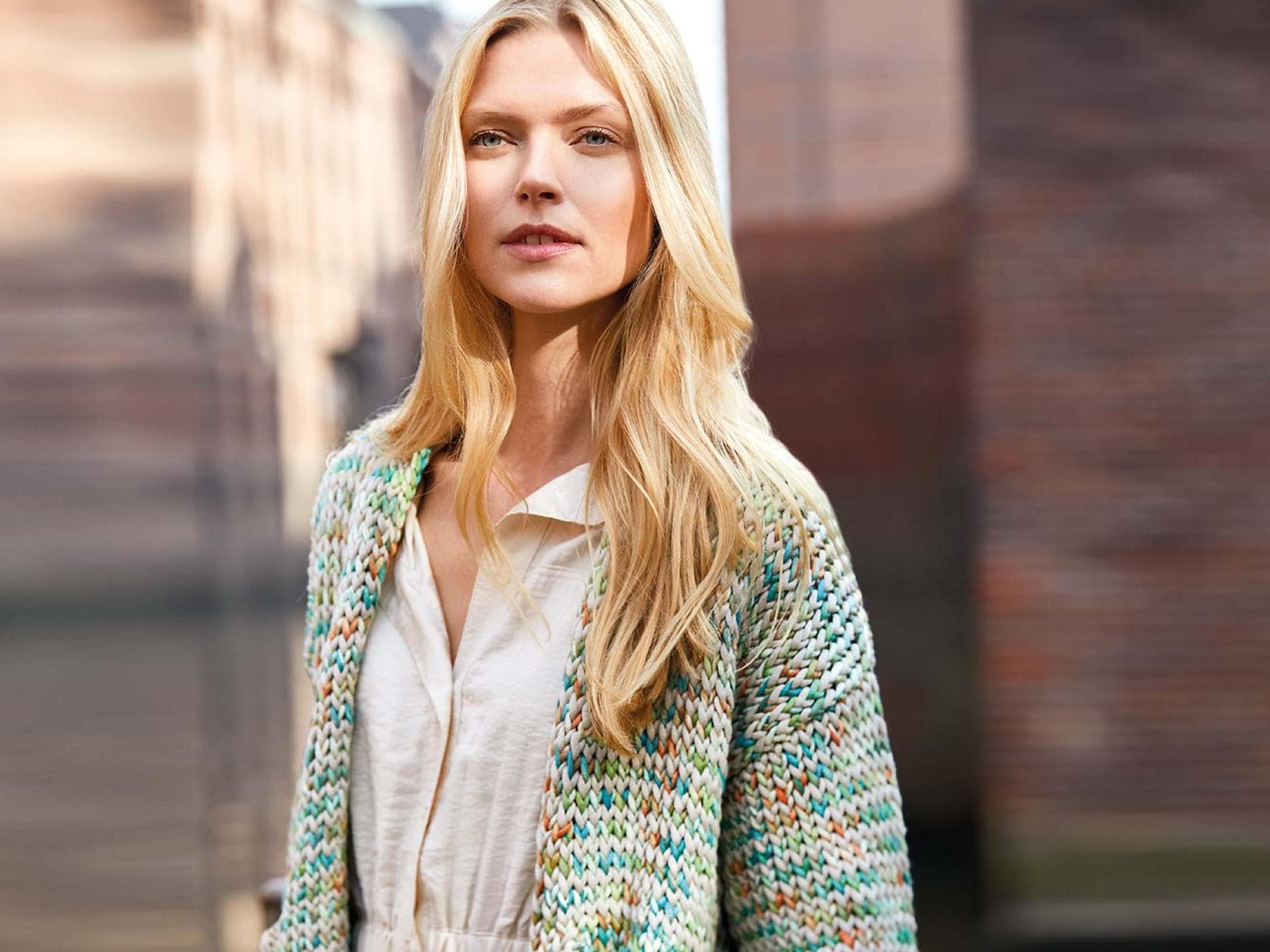 Kurzer Cardigan in Frühlingsfarben Strickanleitung