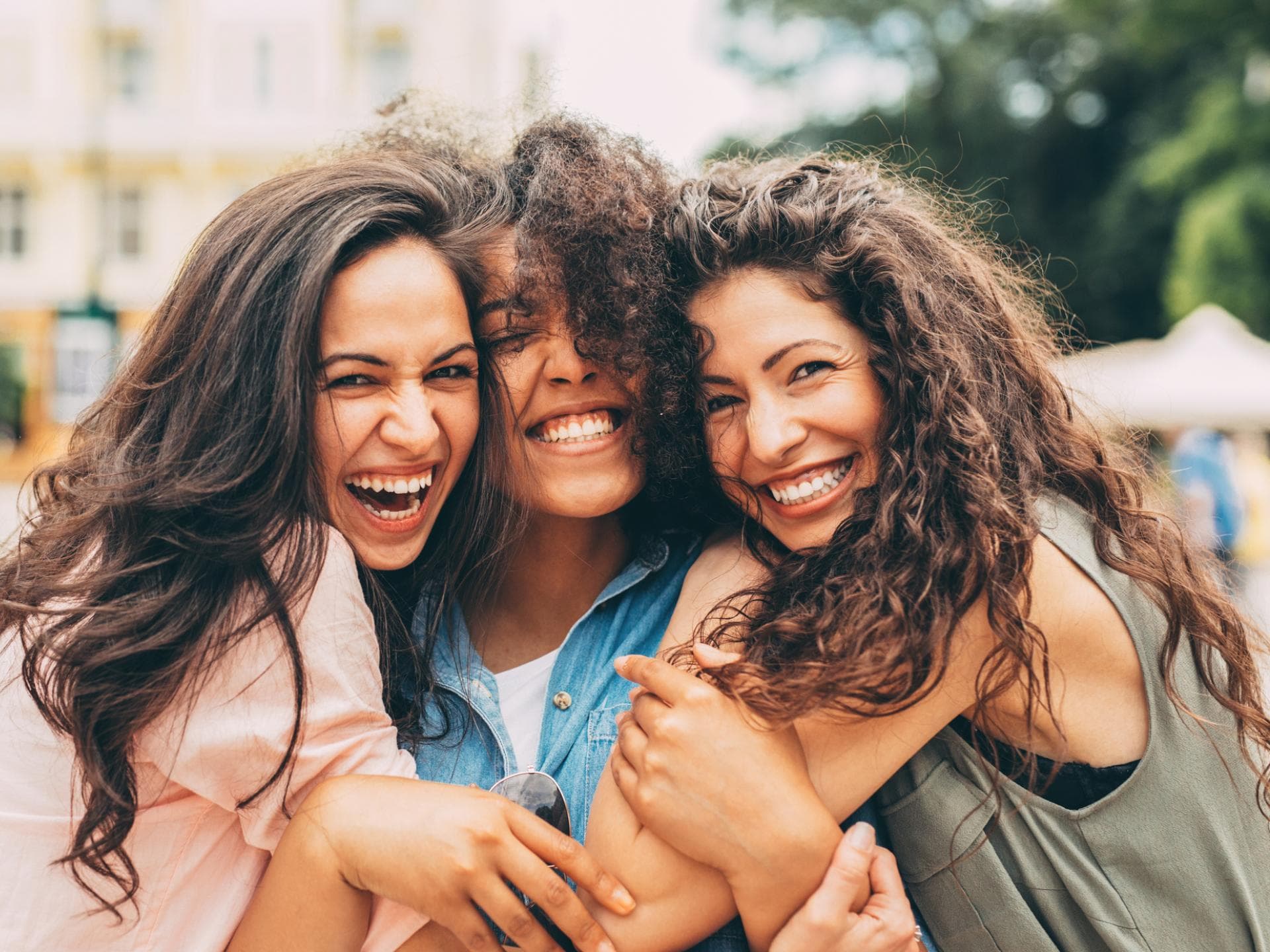 Frauen lachen