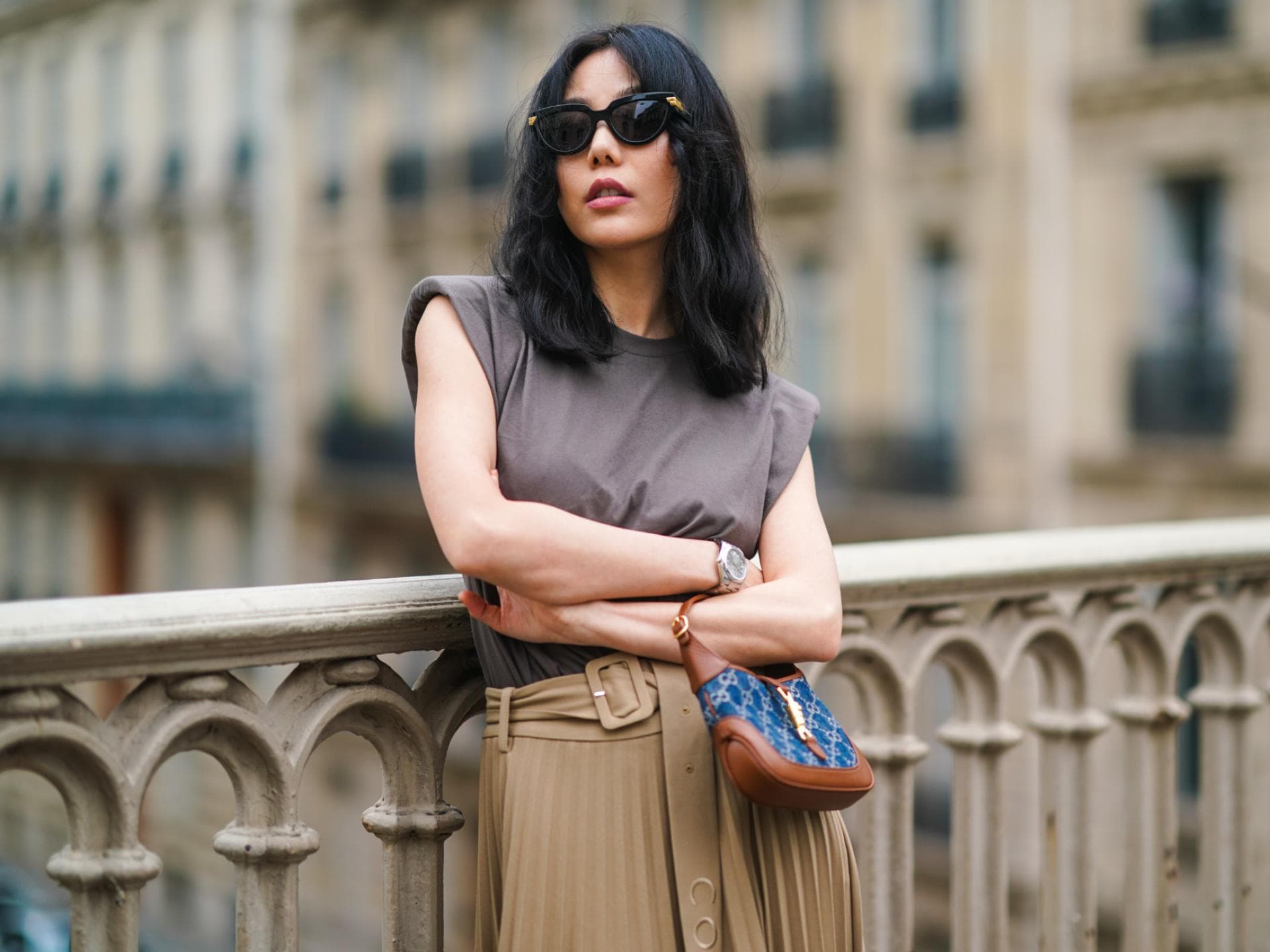 Frau trägt Top Streetstyle