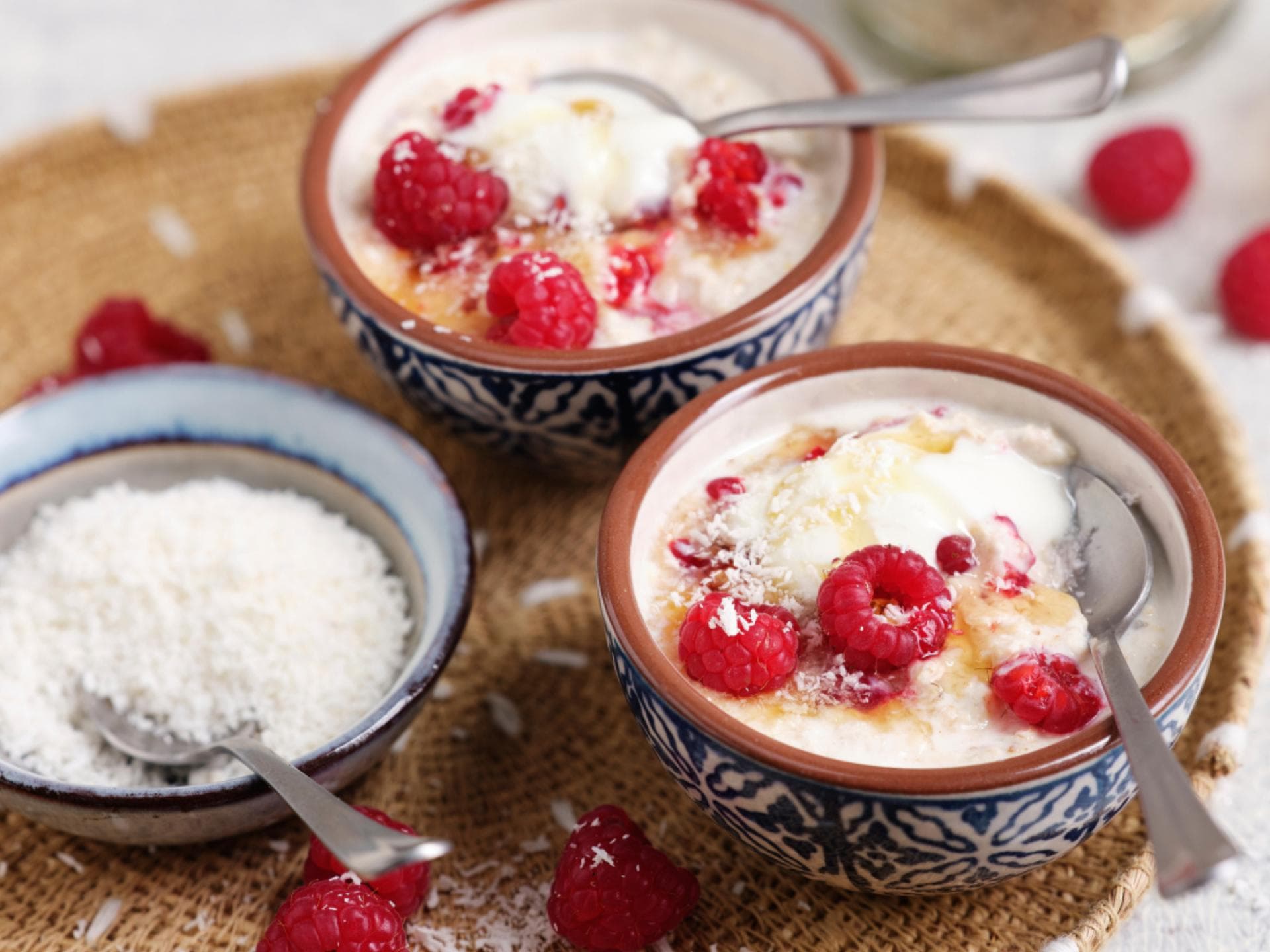 Haferbrei mit Kokos und Früchten