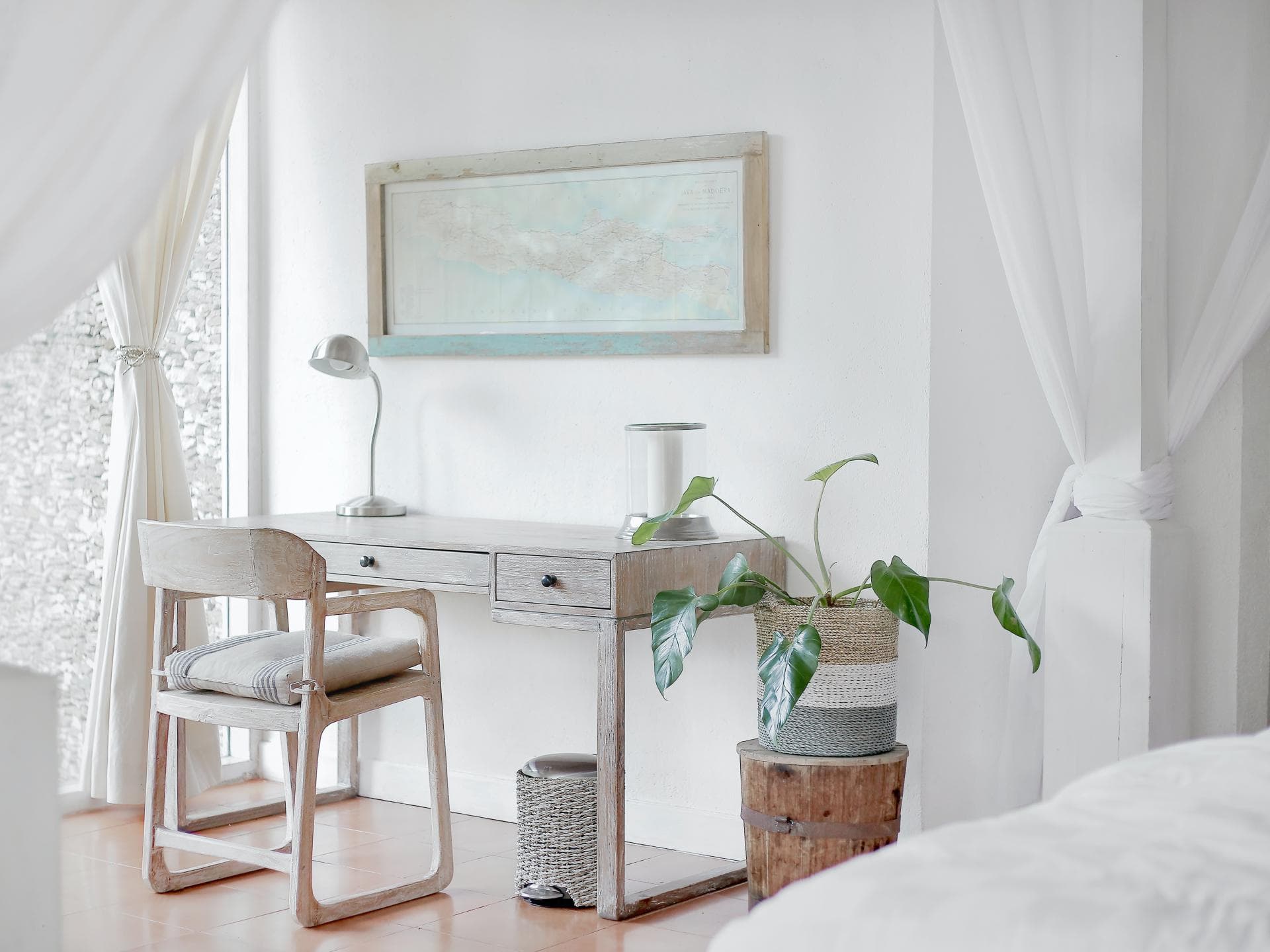 Schreibtisch in Schlafzimmer