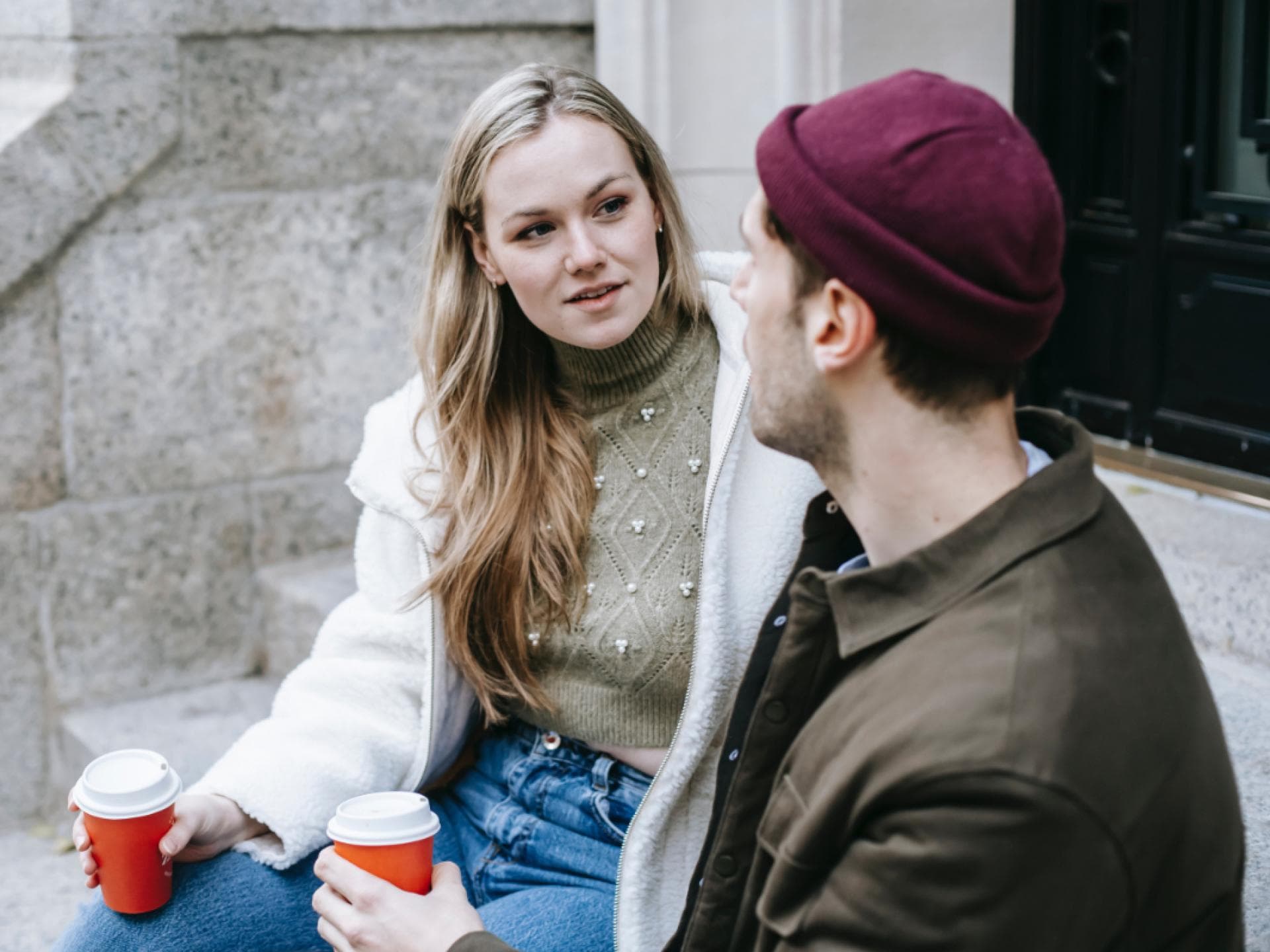 Frau und Mann sprechen Frau und Mann sprechen