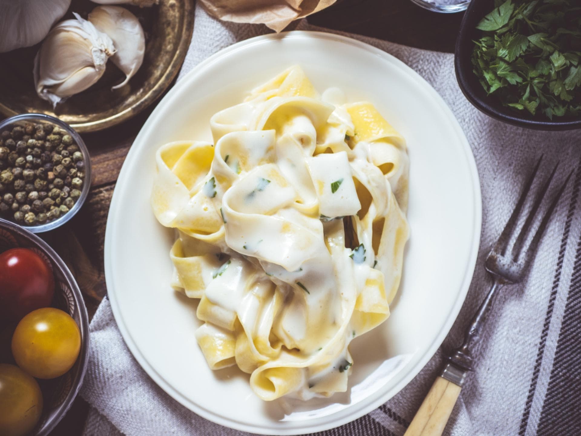 Dieses Rezept verrät, wie eine Mehlschwitze ohne Mehl gelingt. Pasta mit mehlfreier Mehlschwitze