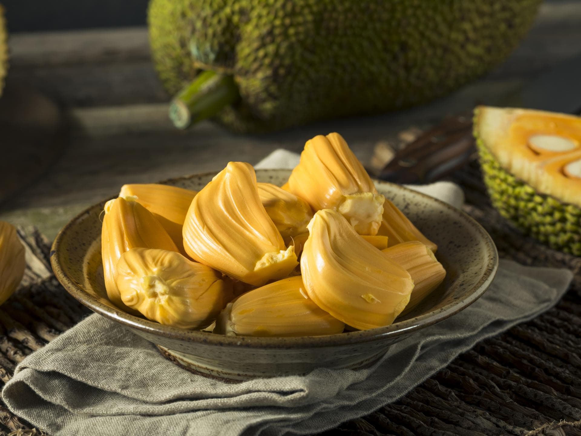 Jackfruit auf einem Teller 