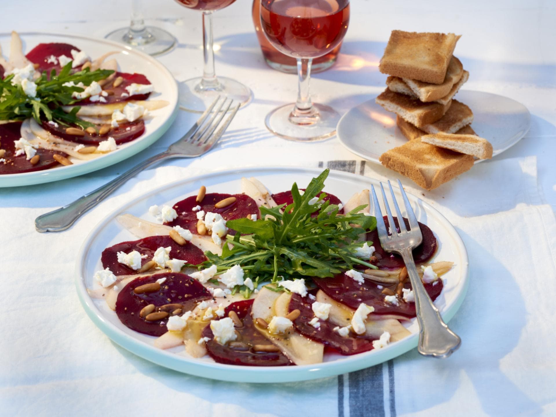 Rote Bete Carpaccio mit Feta und Birne