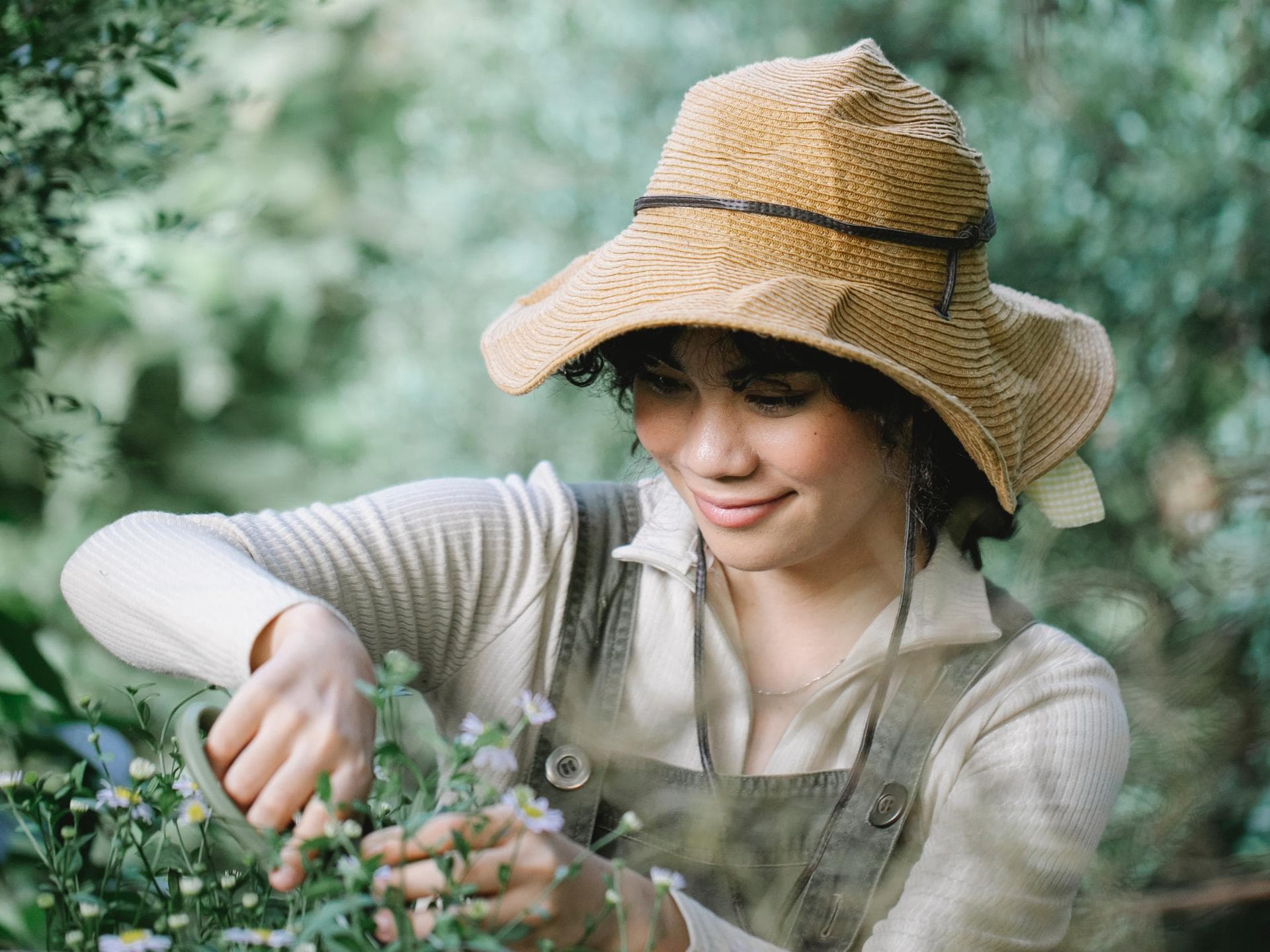 Frau im Garten 