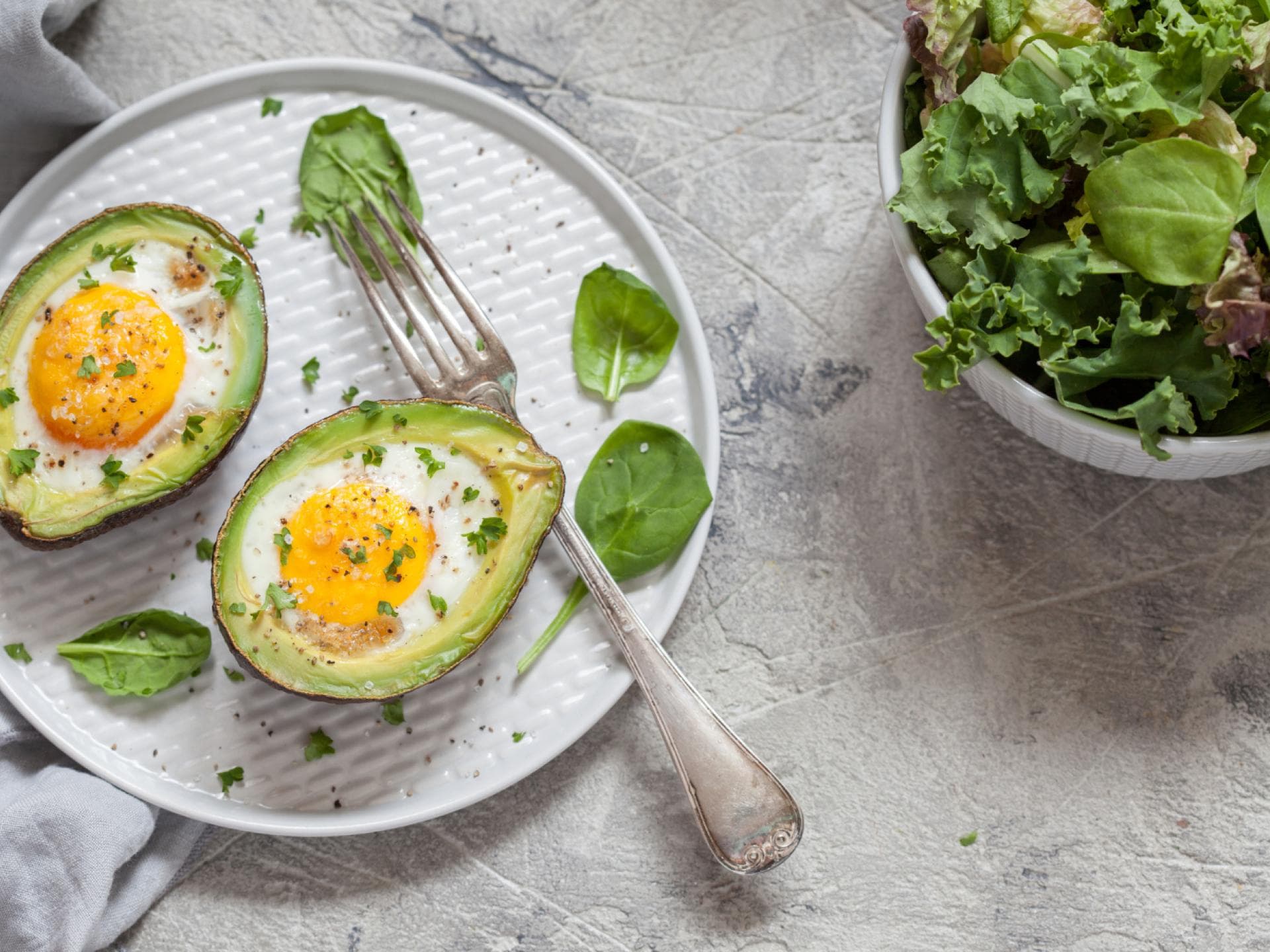 Gebackene Avocado mit Ei