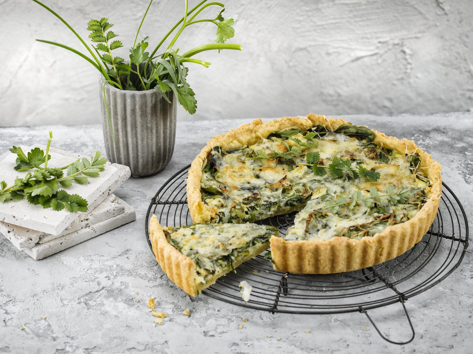 Spinat-Quiche mit Käse überbacken Spinat-Quiche mit Käse überbacken