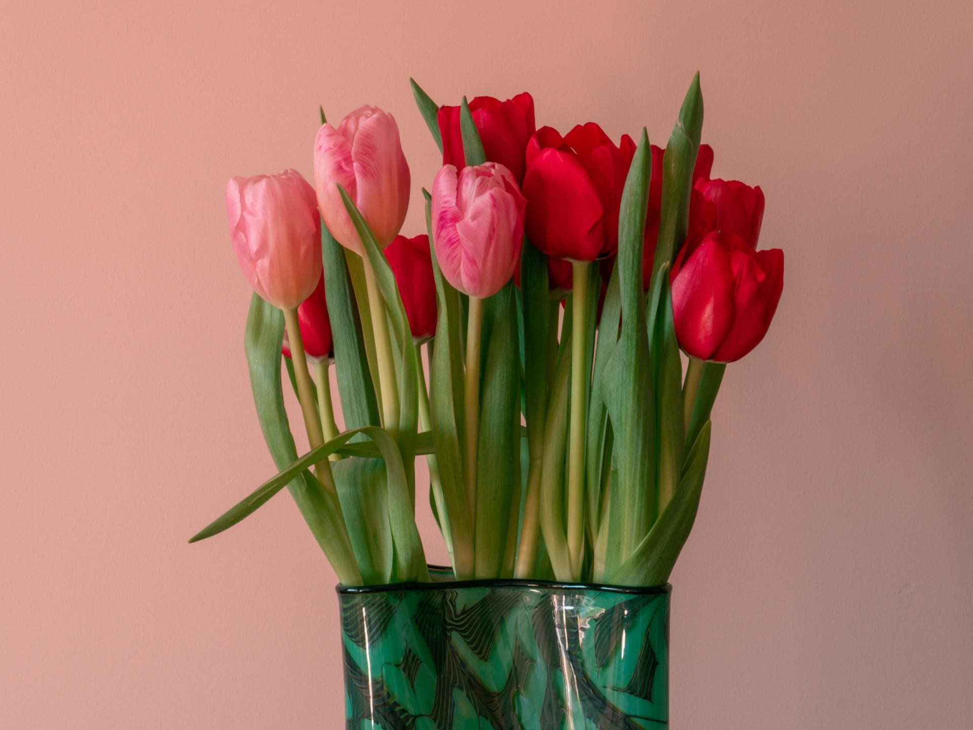 Vase mit Tulpen