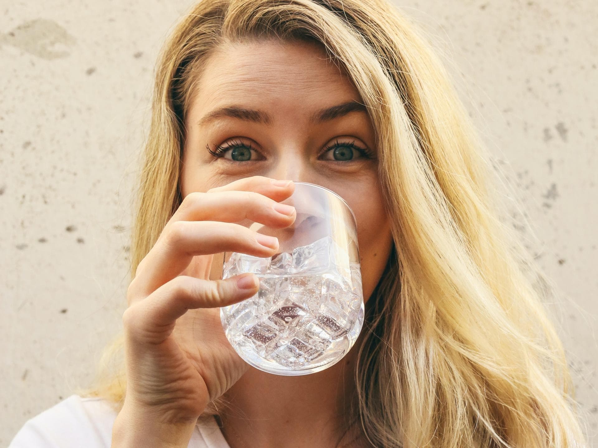 Schluckauf Wasser trinken