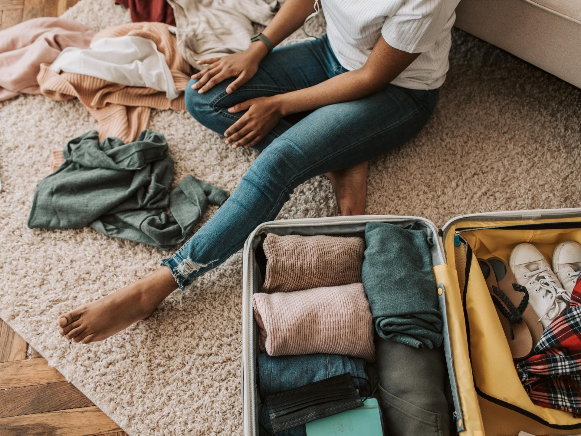 Frau packt ihren Koffer Frau packt ihren Koffer