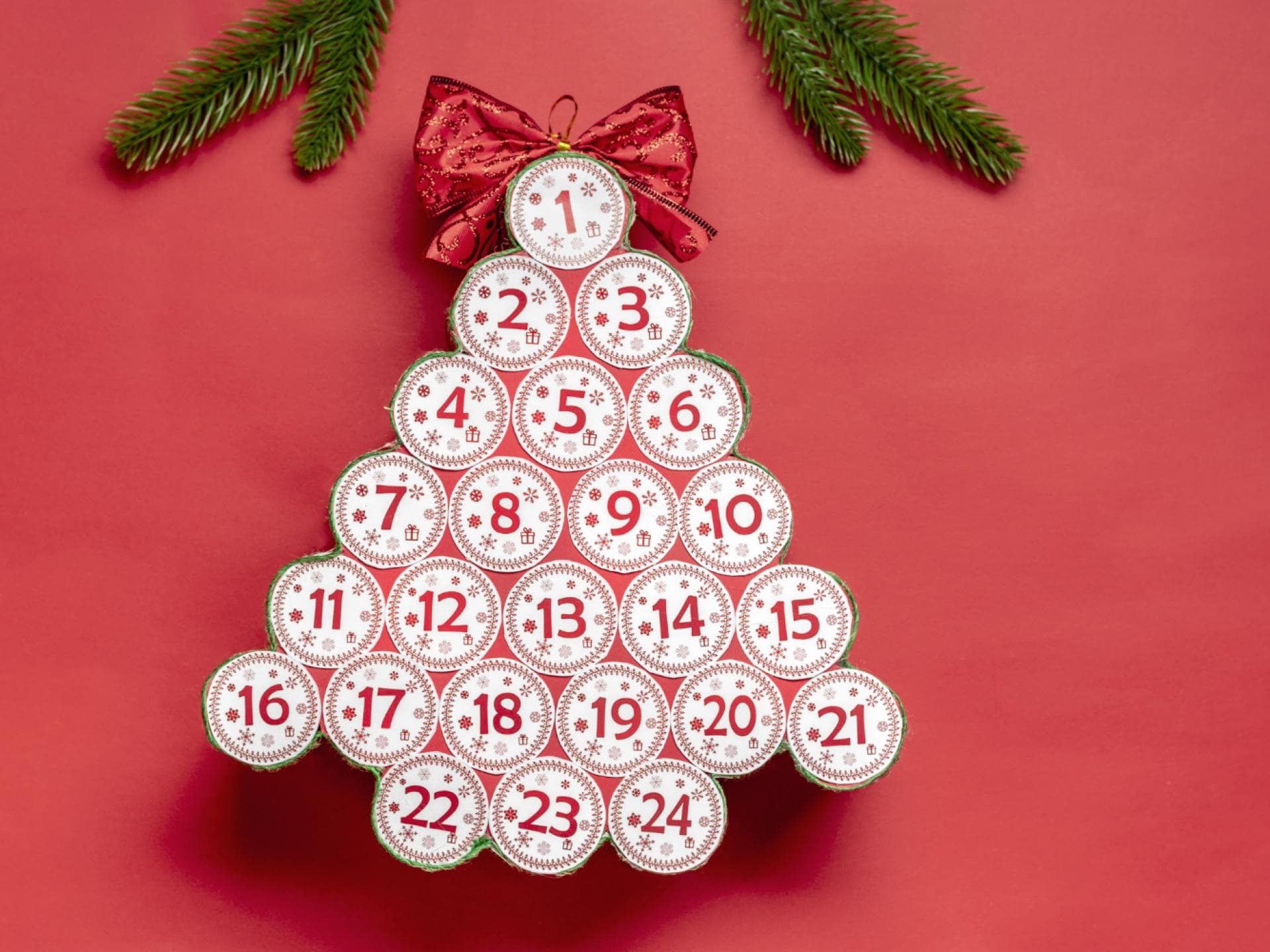 Tannenbaum-Adventskalender aus Klorollen