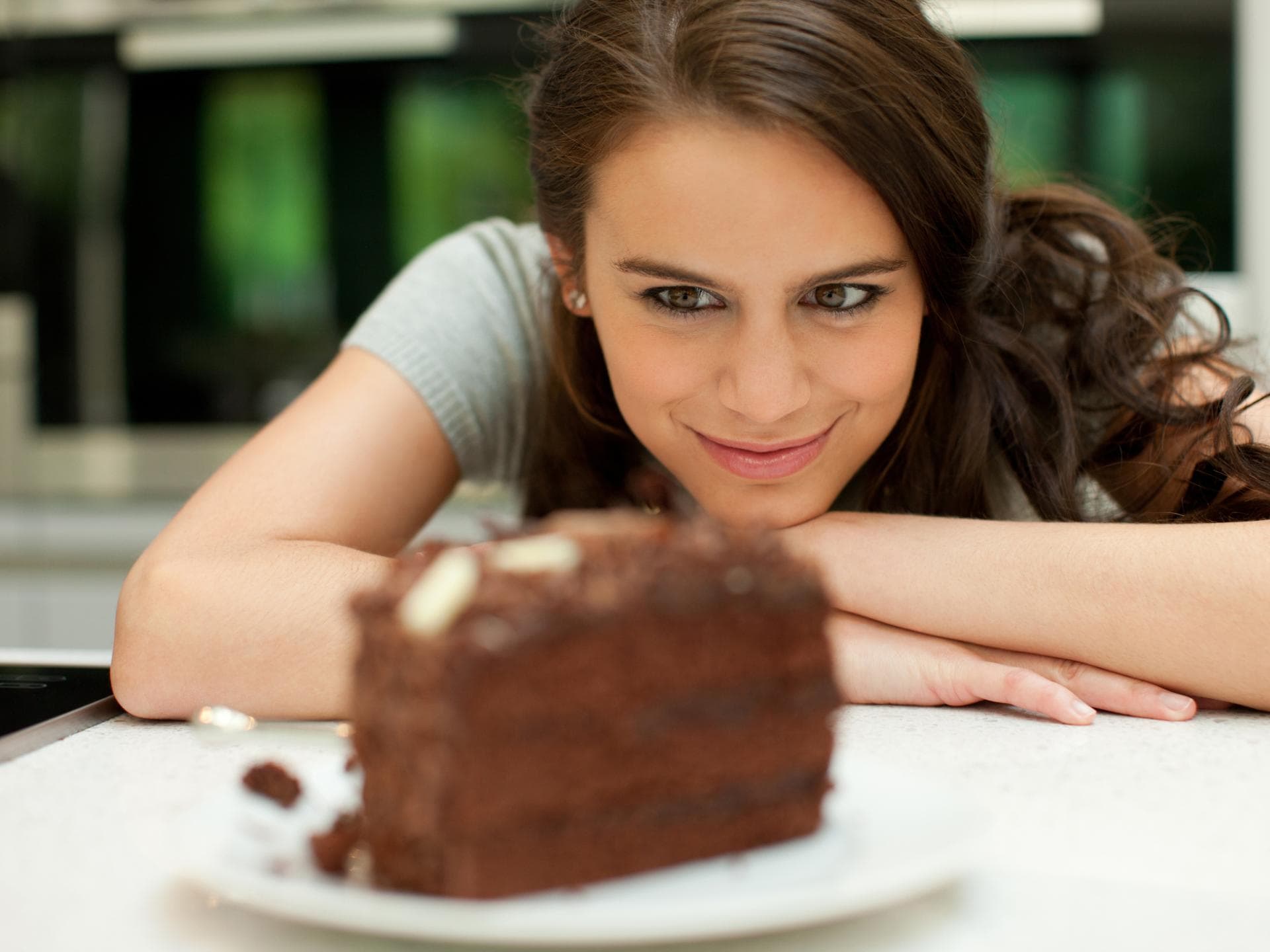 Frau will Kuchen essen