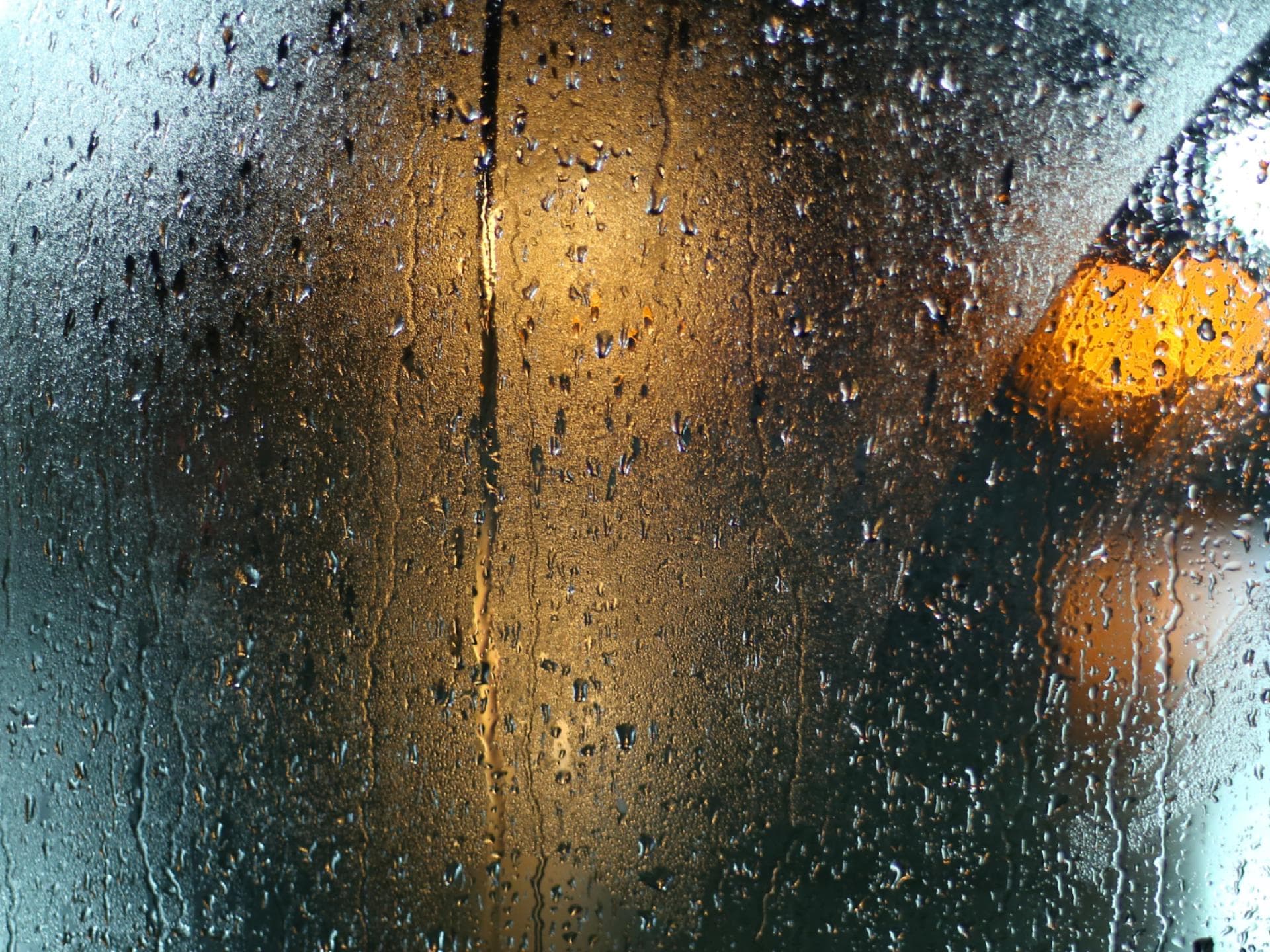 Nasse Fensterscheibe