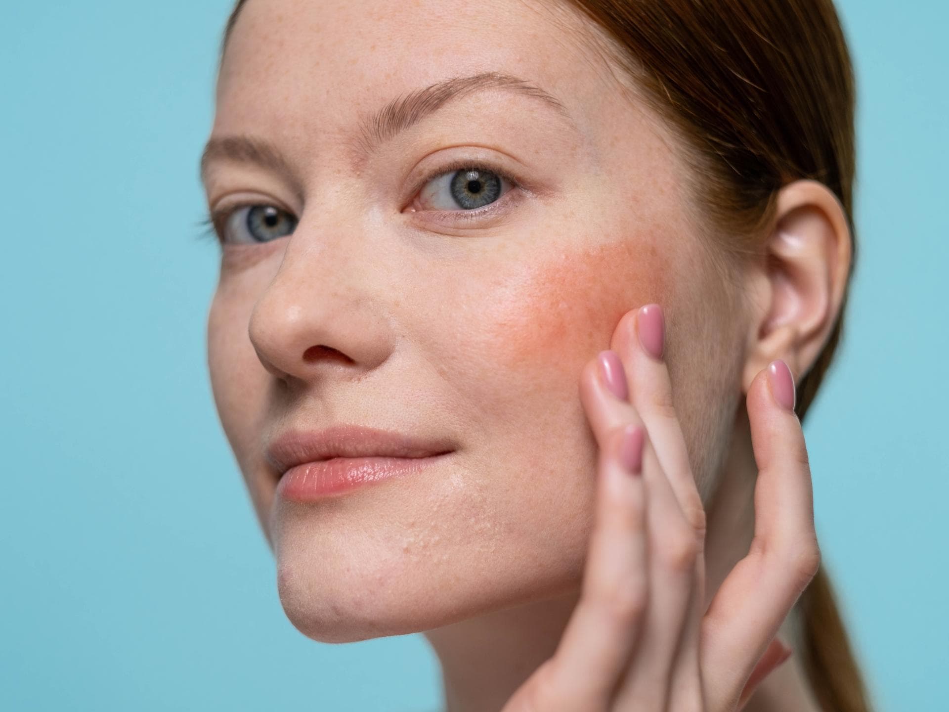 Blush auftragen mit Fingern 