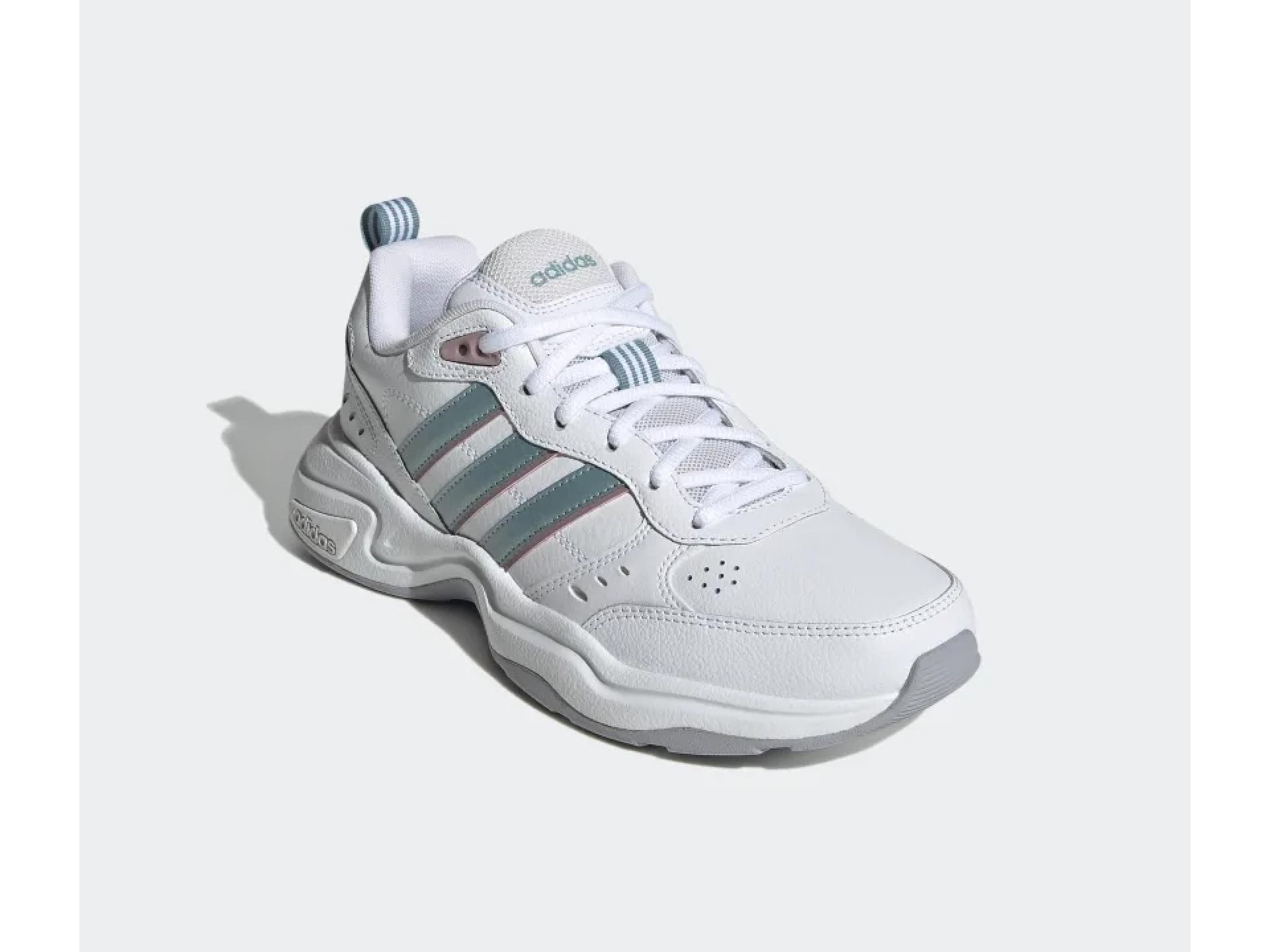 Sneaker von Adidas 