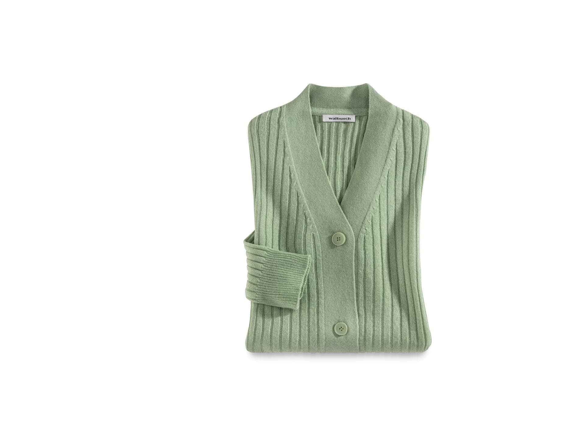 Die edle und kuschelweiche Strickjacke aus Seide und Cashmere ist ein luxuriöses Must-have und wirkt klimatisierend. Somit ist sie perfekt für kühle und auch wärmere Tage. 