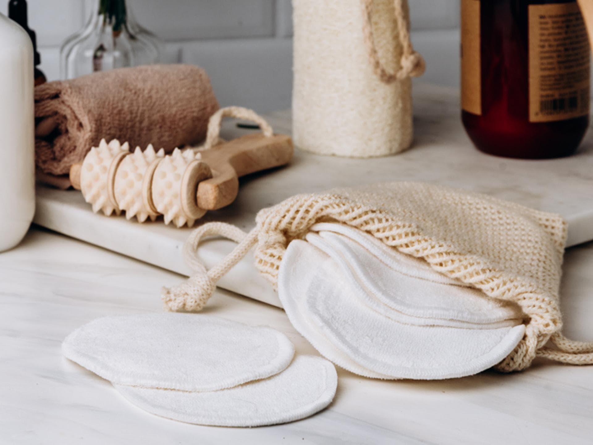 Wiederverwendbare Wattepads im Badezimmer