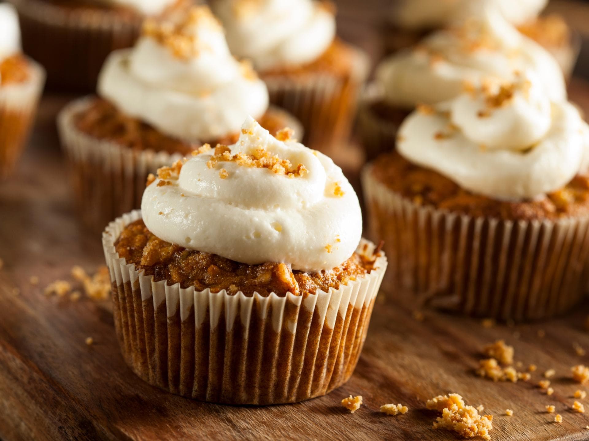 Kürbis-Muffins mit Vanille-Frosting Kürbis-Muffins mit Vanille-Frosting