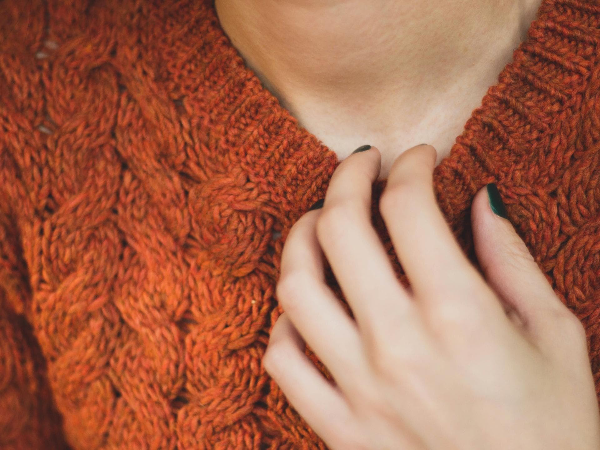 Pullover kratzt auf der Haut