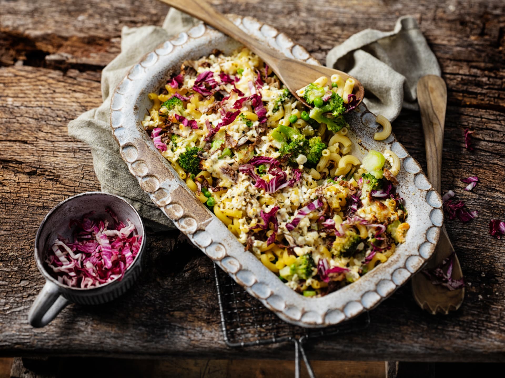 Gesunder Nudelauflauf mit Brokkoli und Hüttenkäse