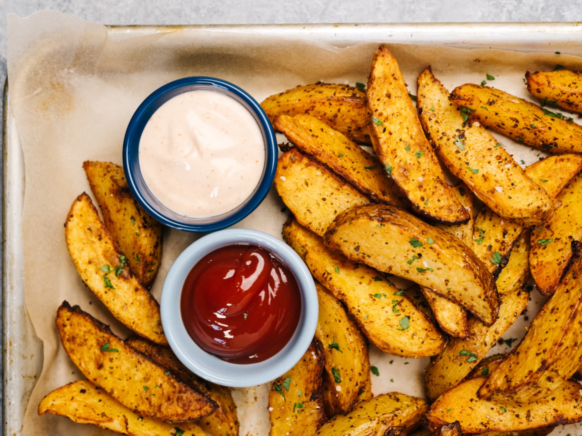 Kartoffelspalten aus dem Backofen