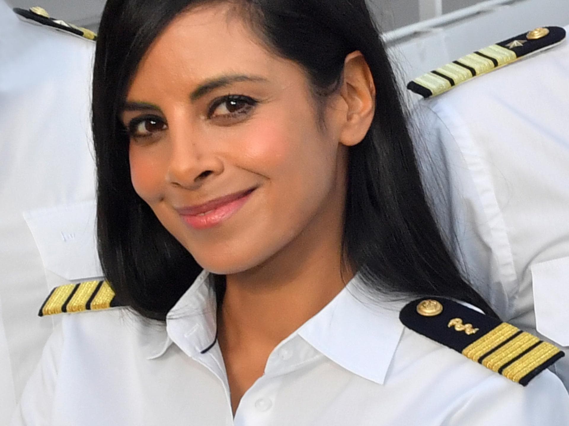 Collien Ulmen-Fernandes als Schiffsärztin Dr. Jessica Delgado auf dem "Traumschiff".