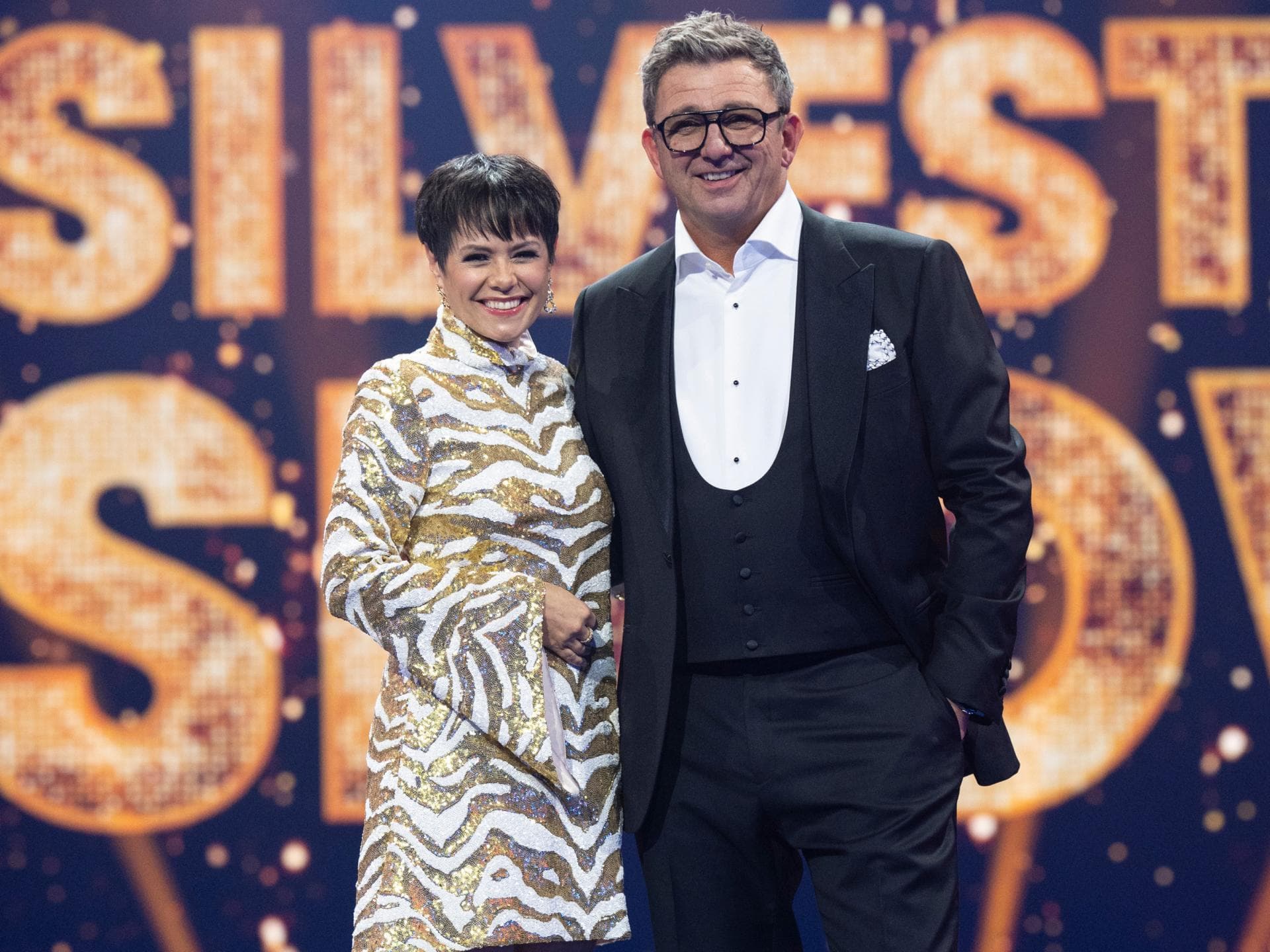Francine Jordi und Hans Sigl feiern mit vielen prominenten Gästen den Jahreswechsel.
