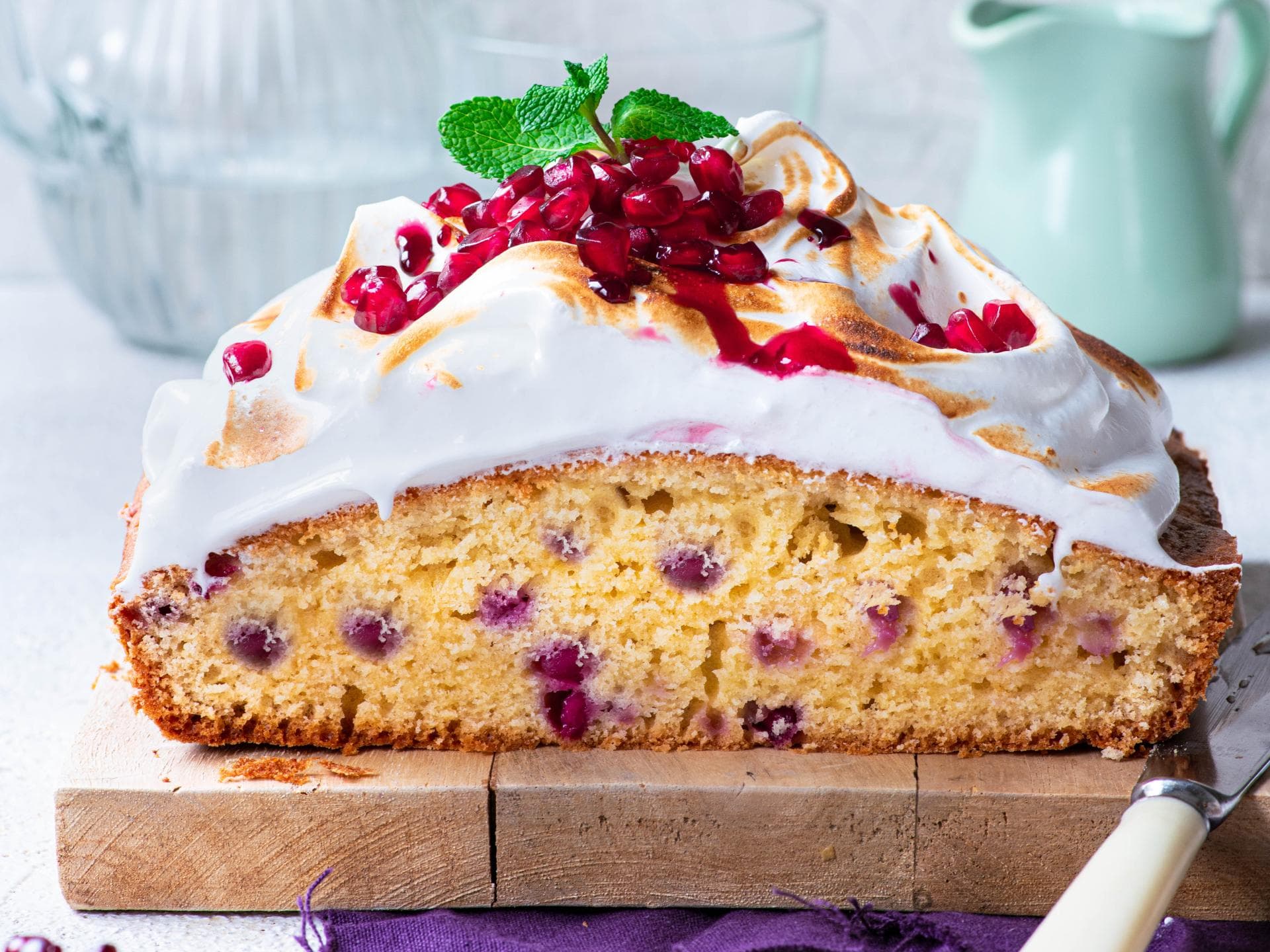 Granatapfel-Rührkuchen mit Baiser