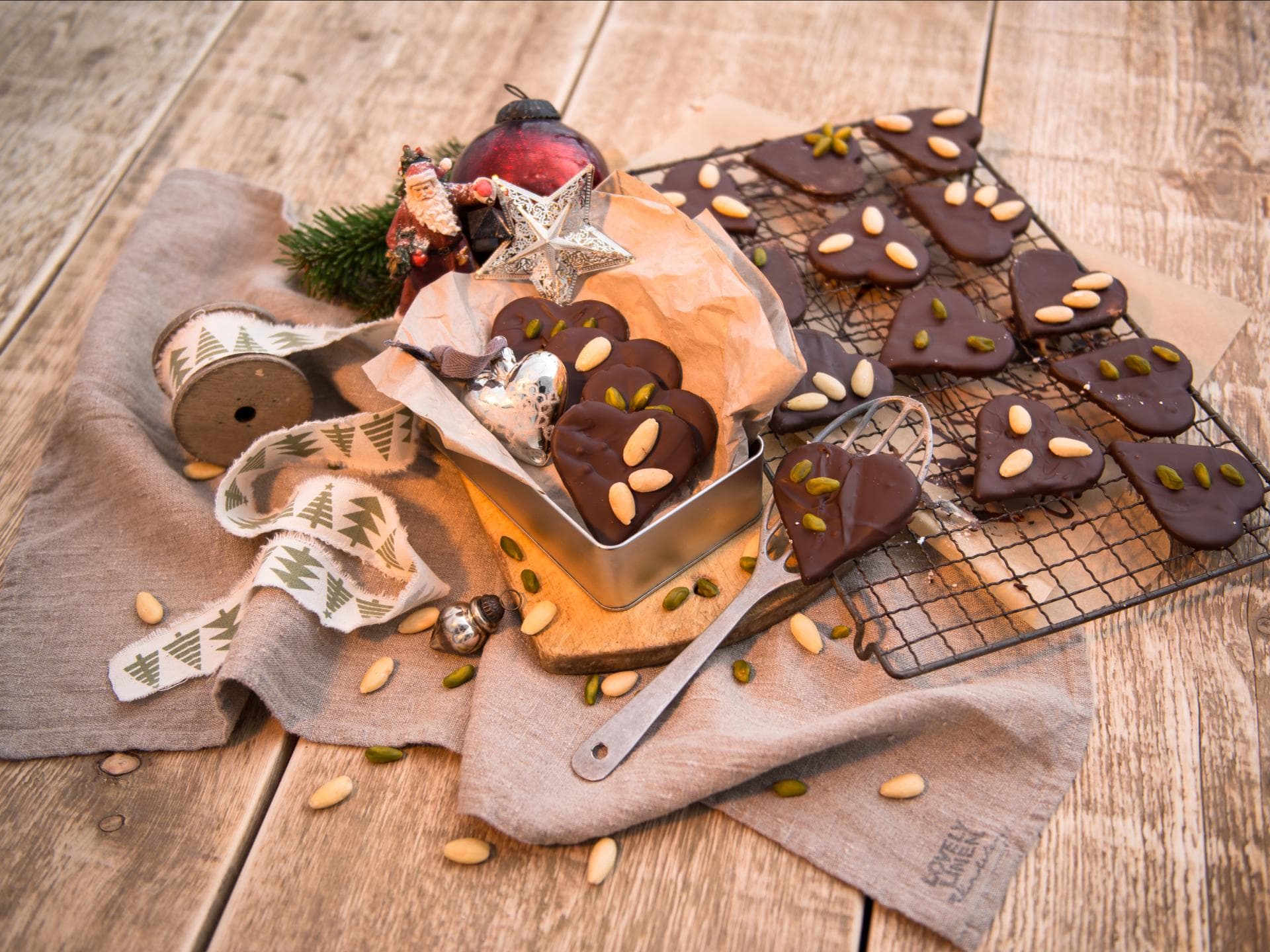 Rezept für Marzipan-Herzen mit Schokoguss