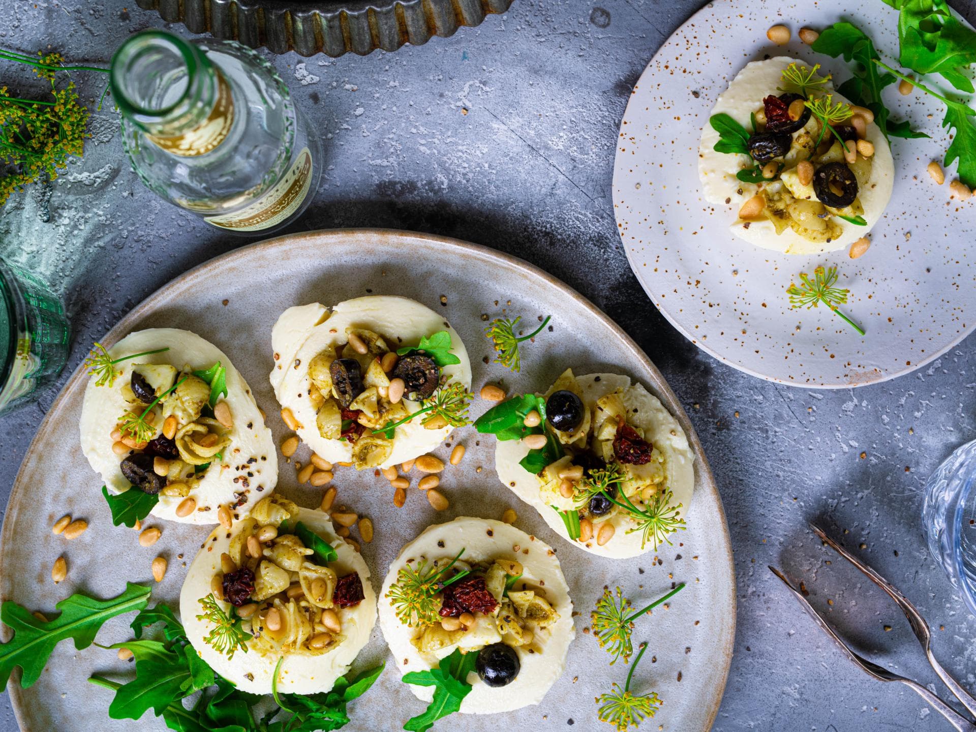 Nudelsalat auf Mozzarellakugeln 
