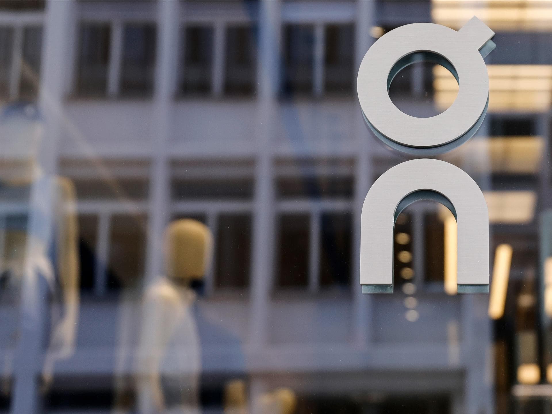 Das Schaufenster vom On Flagship-Store.
