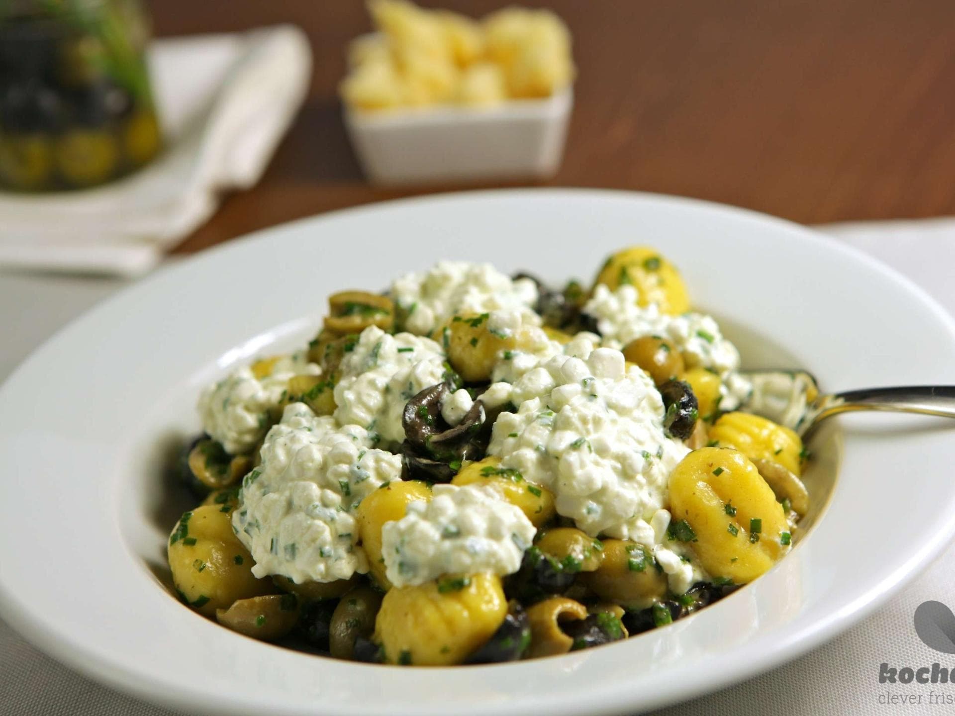 Gnocchi mit Oliven und Hüttenkäse