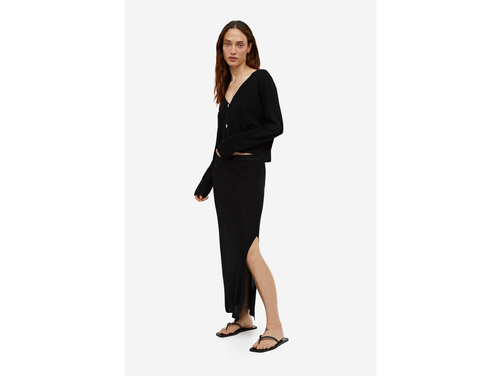 Frau in Strickrock von H&M