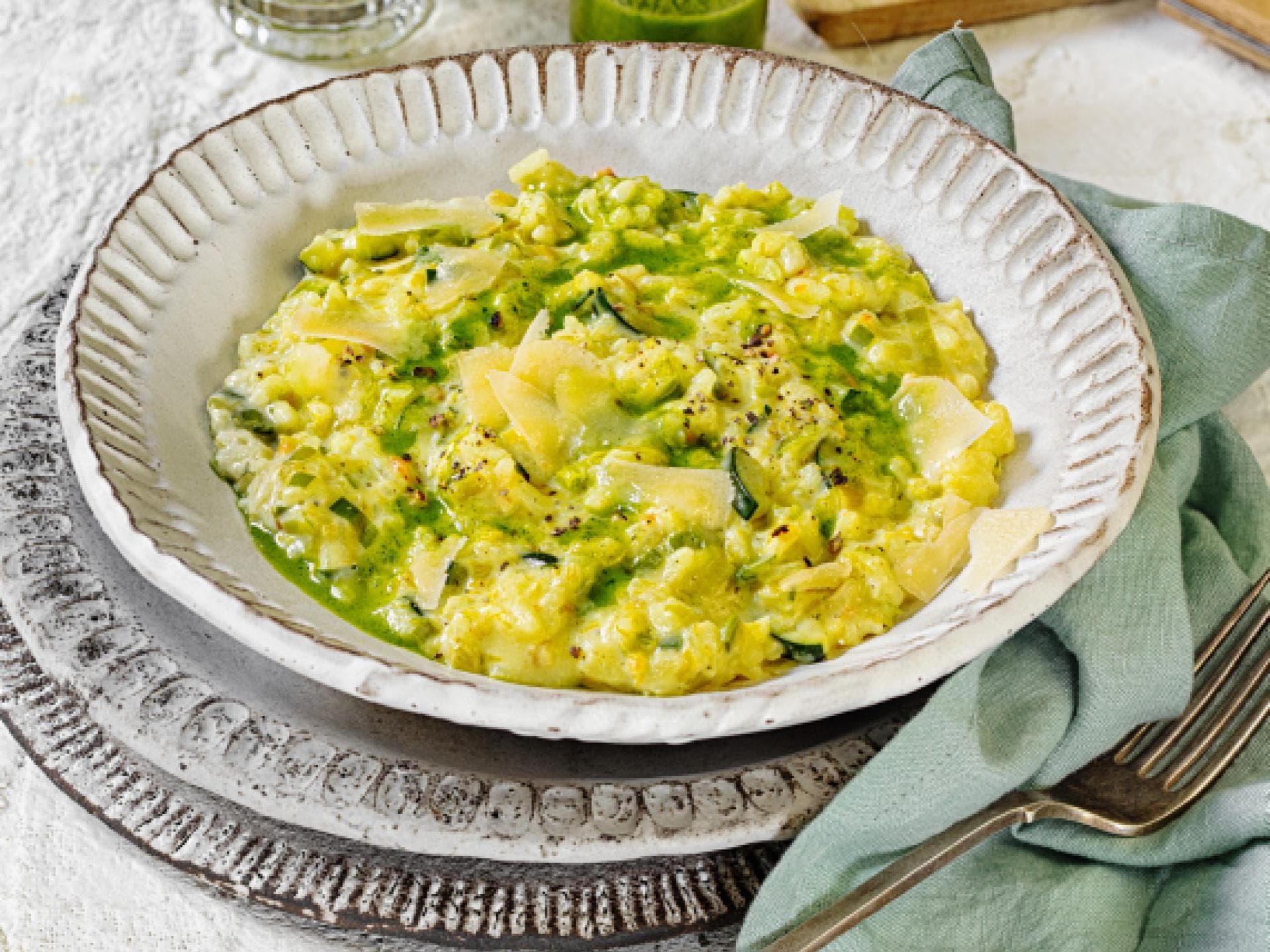 Grünes Gemüse-Risotto.