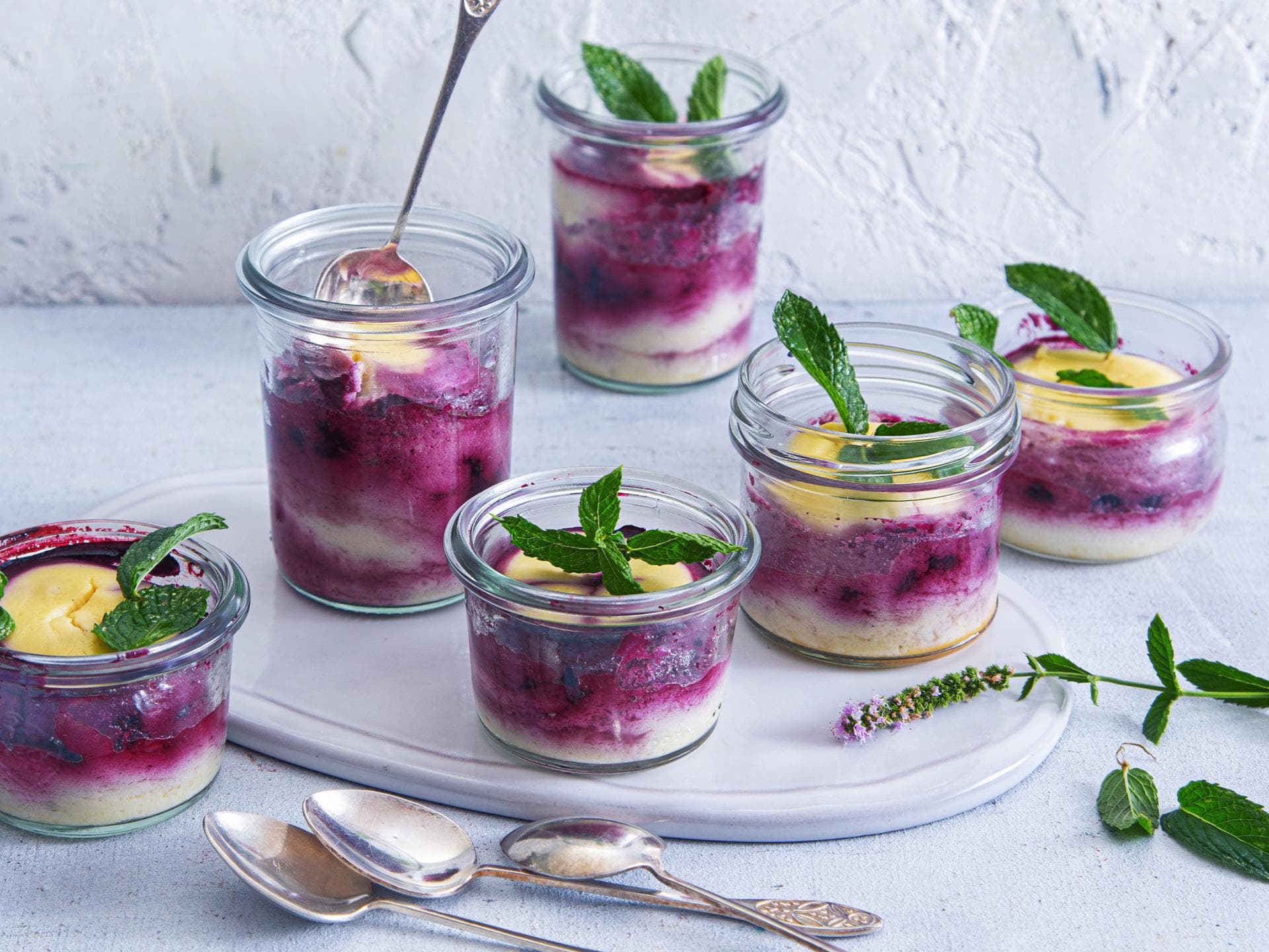 Zuckerfreier Blaubeer-Käsekuchen im Glas