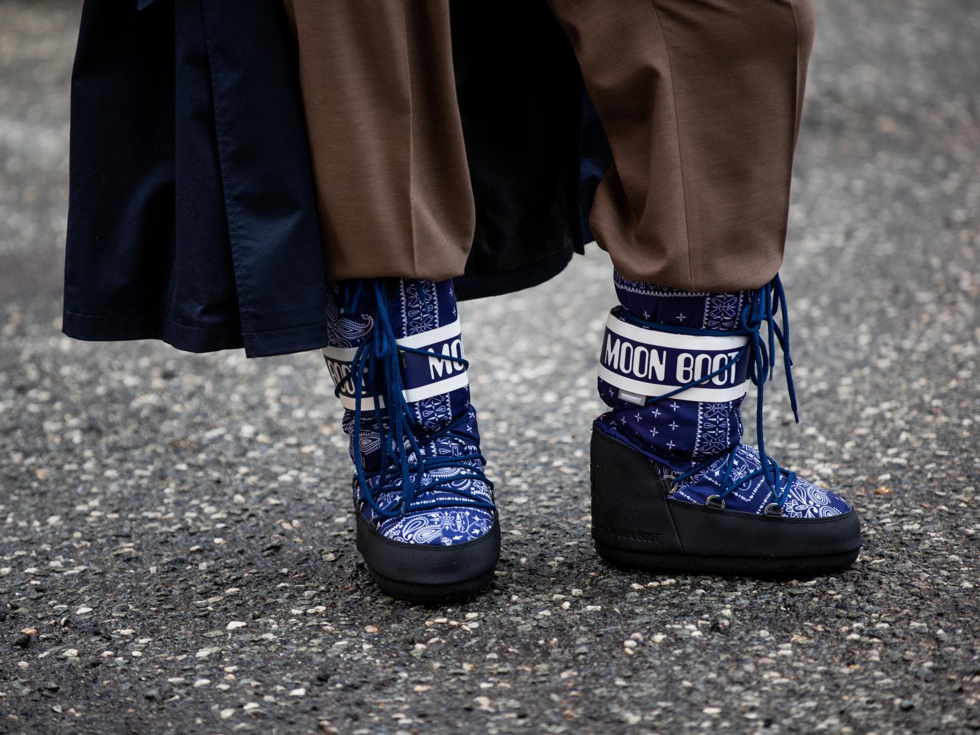 Moon Boots im Streetstyle.