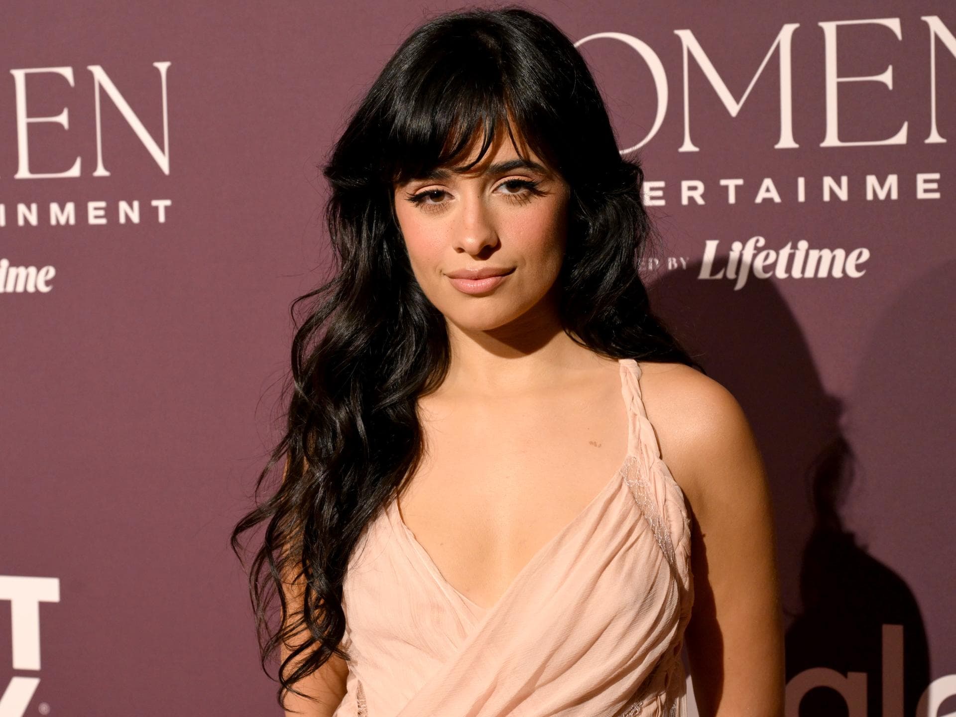 Camila Cabello trägt einen Stufenschnitt 