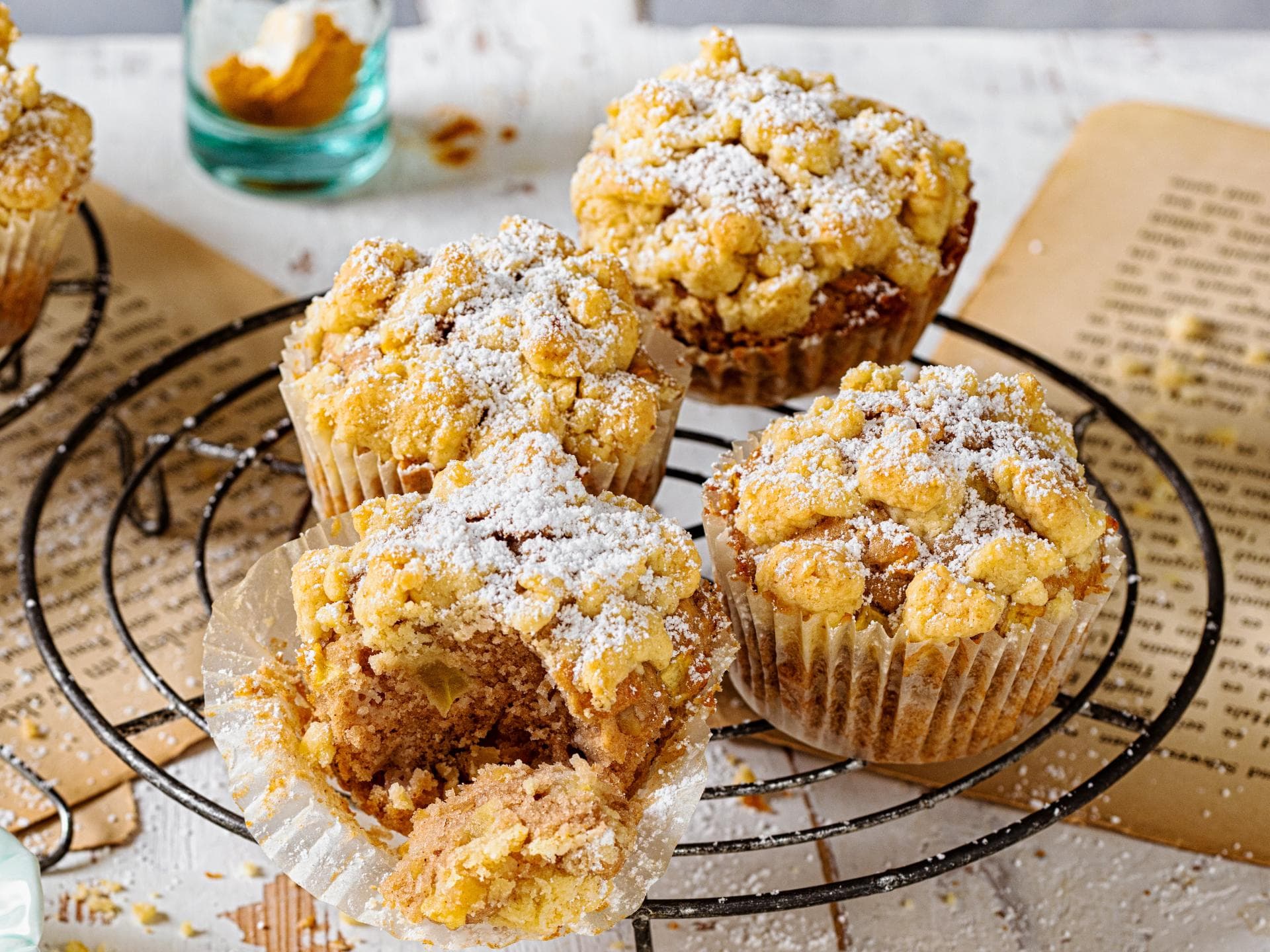 Apfel-Walnuss-Muffins mit Kurkuma-Skyr